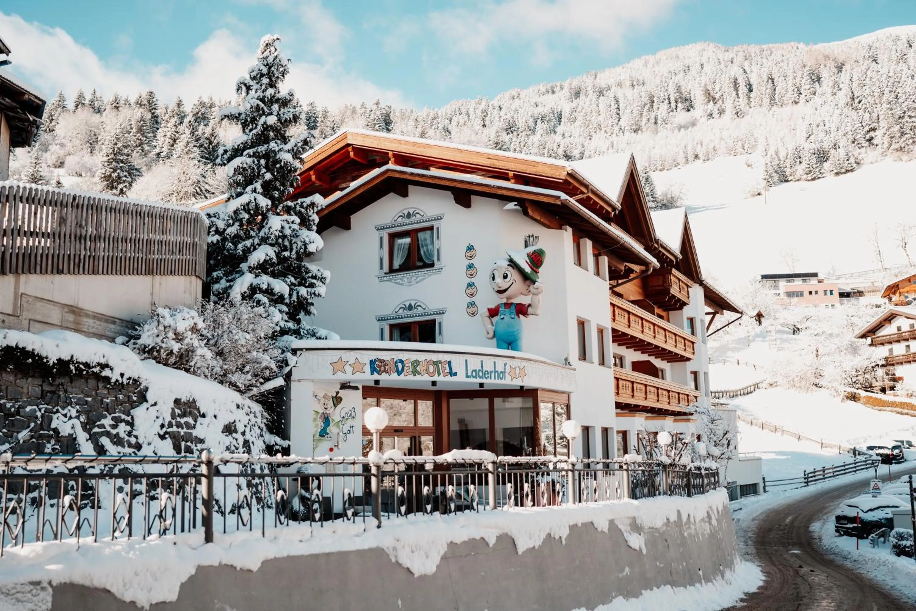 Property building in Kinderhotel Laderhof