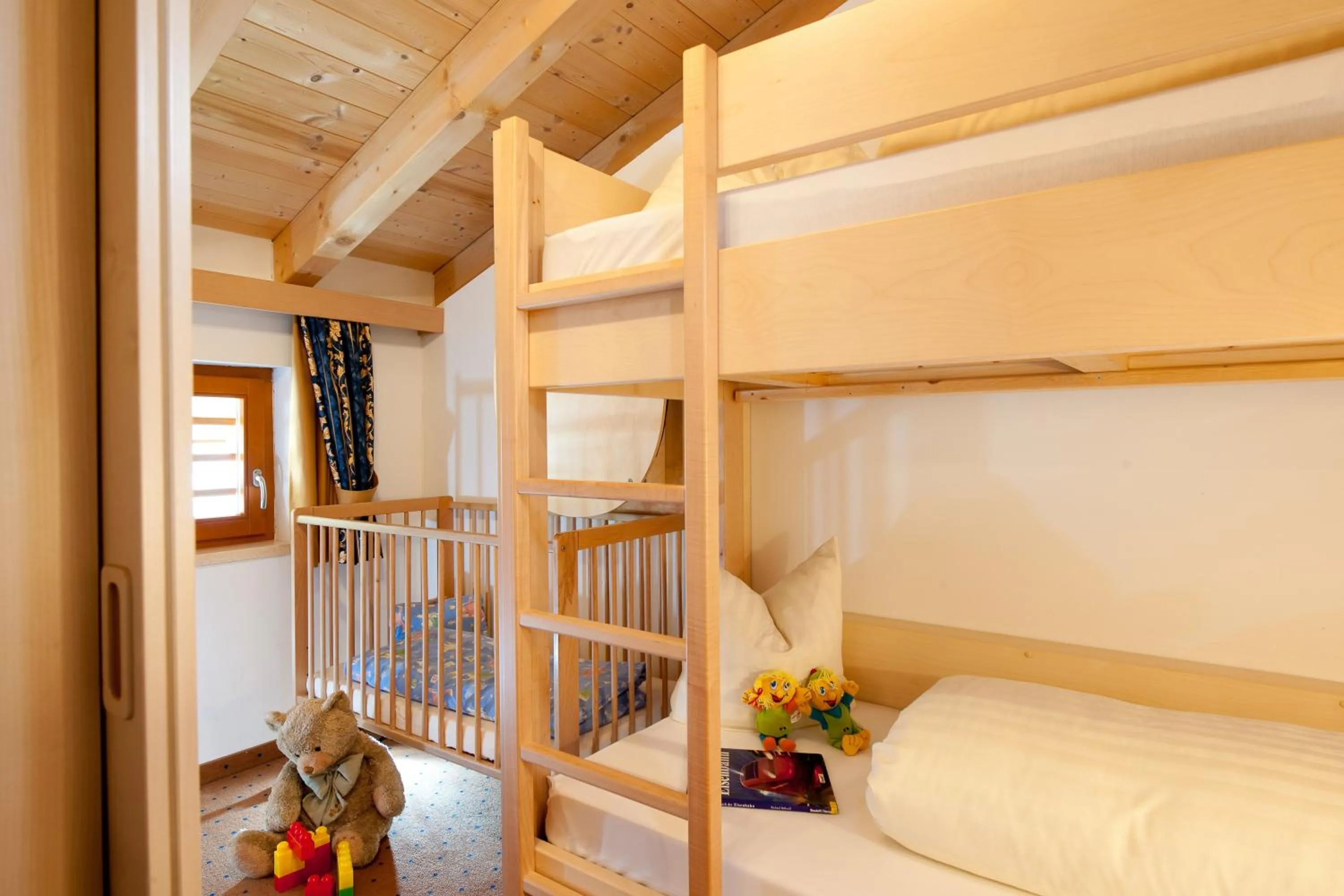 Bedroom, Bed in Kinderhotel Laderhof