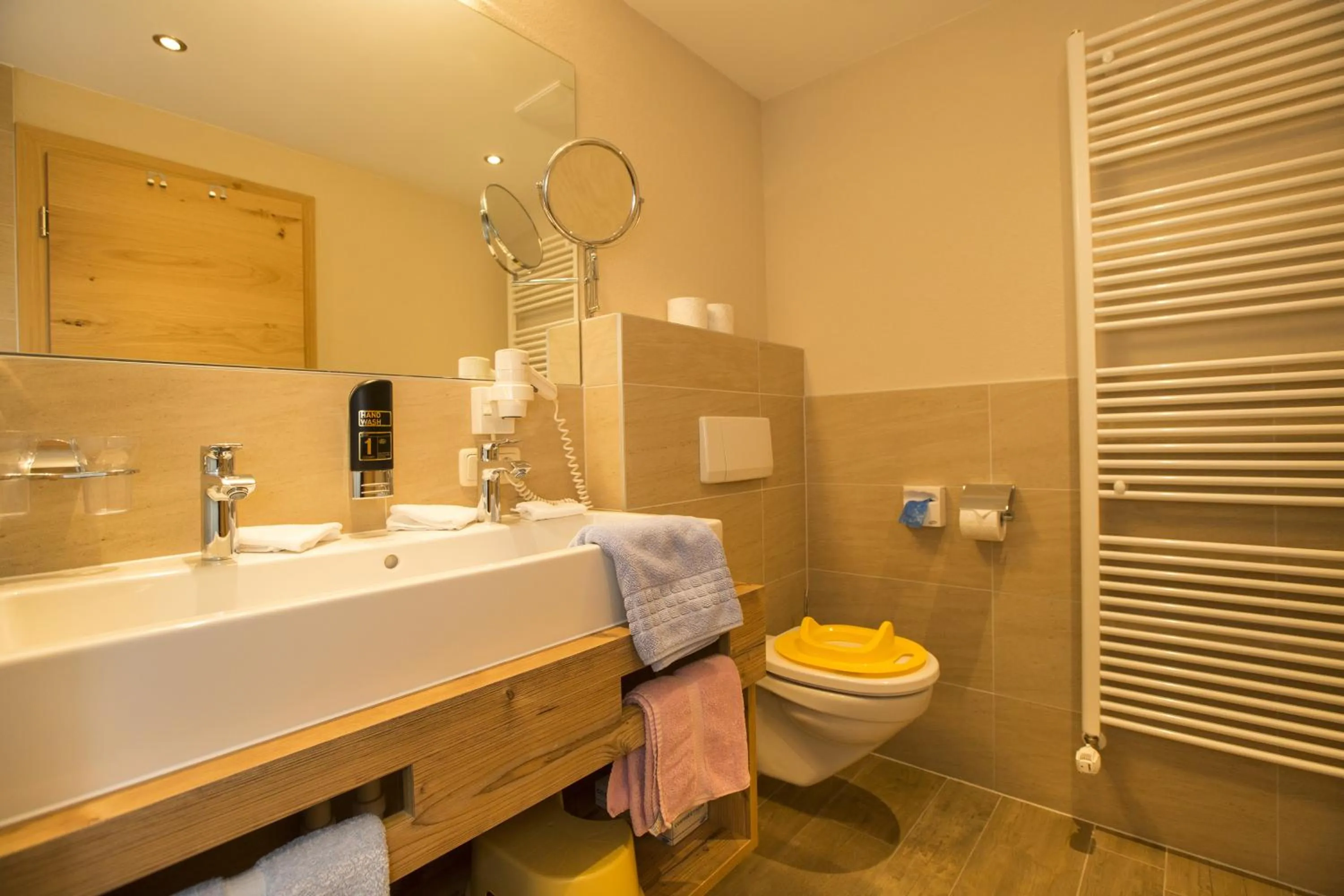 Bathroom in Kinderhotel Laderhof