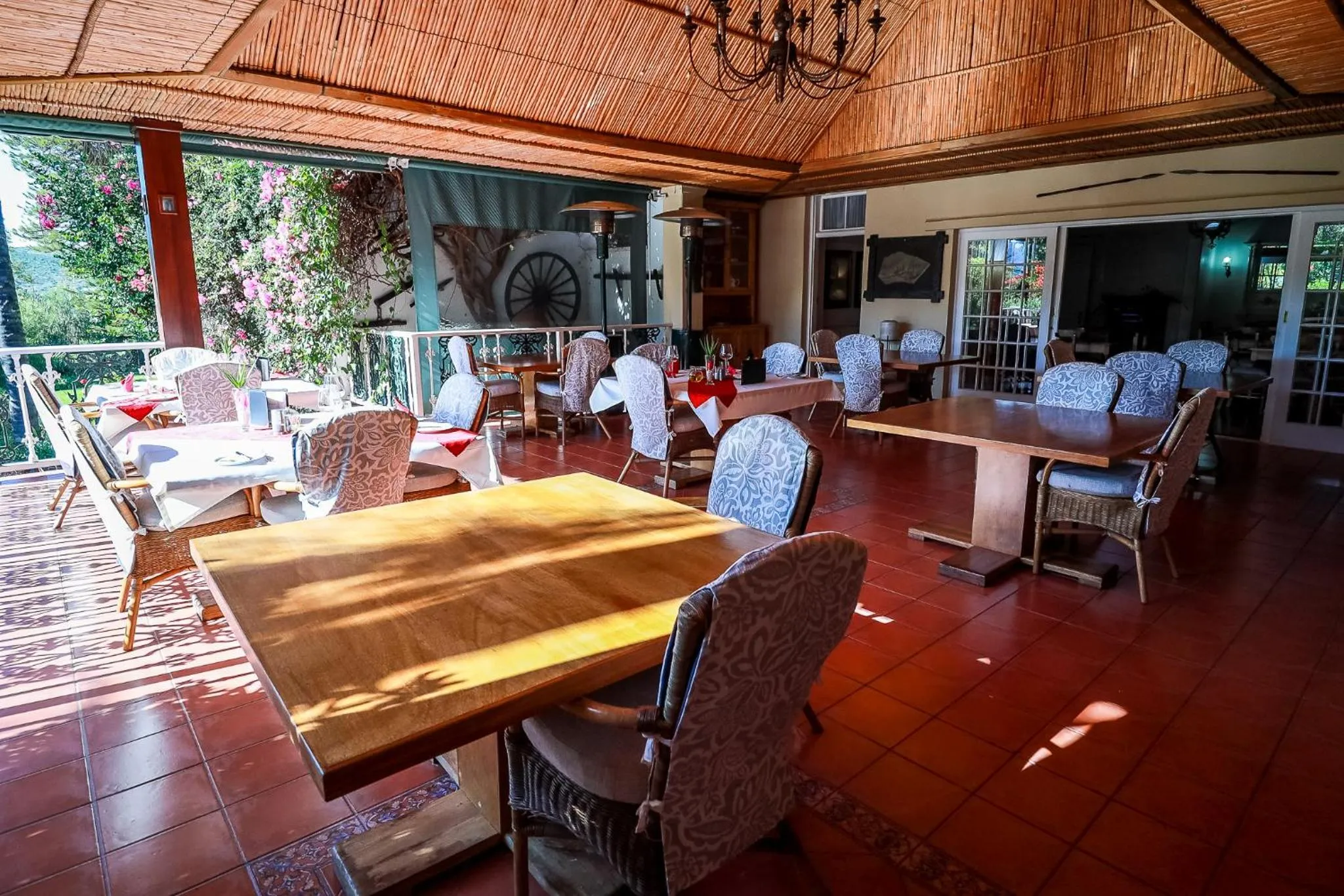 Restaurant/places to eat in Altes Landhaus Country Lodge