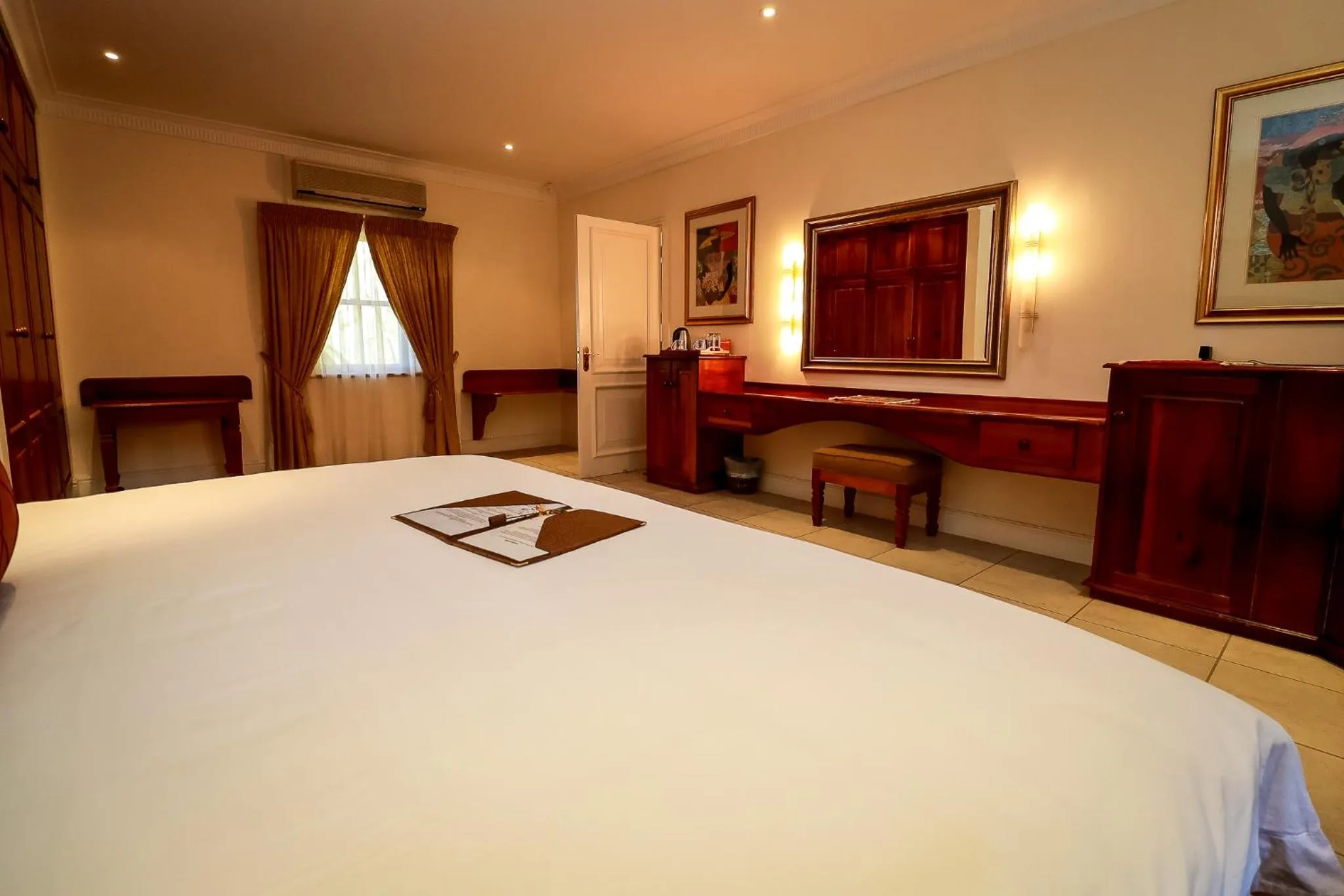 Photo of the whole room, Bed in Altes Landhaus Country Lodge
