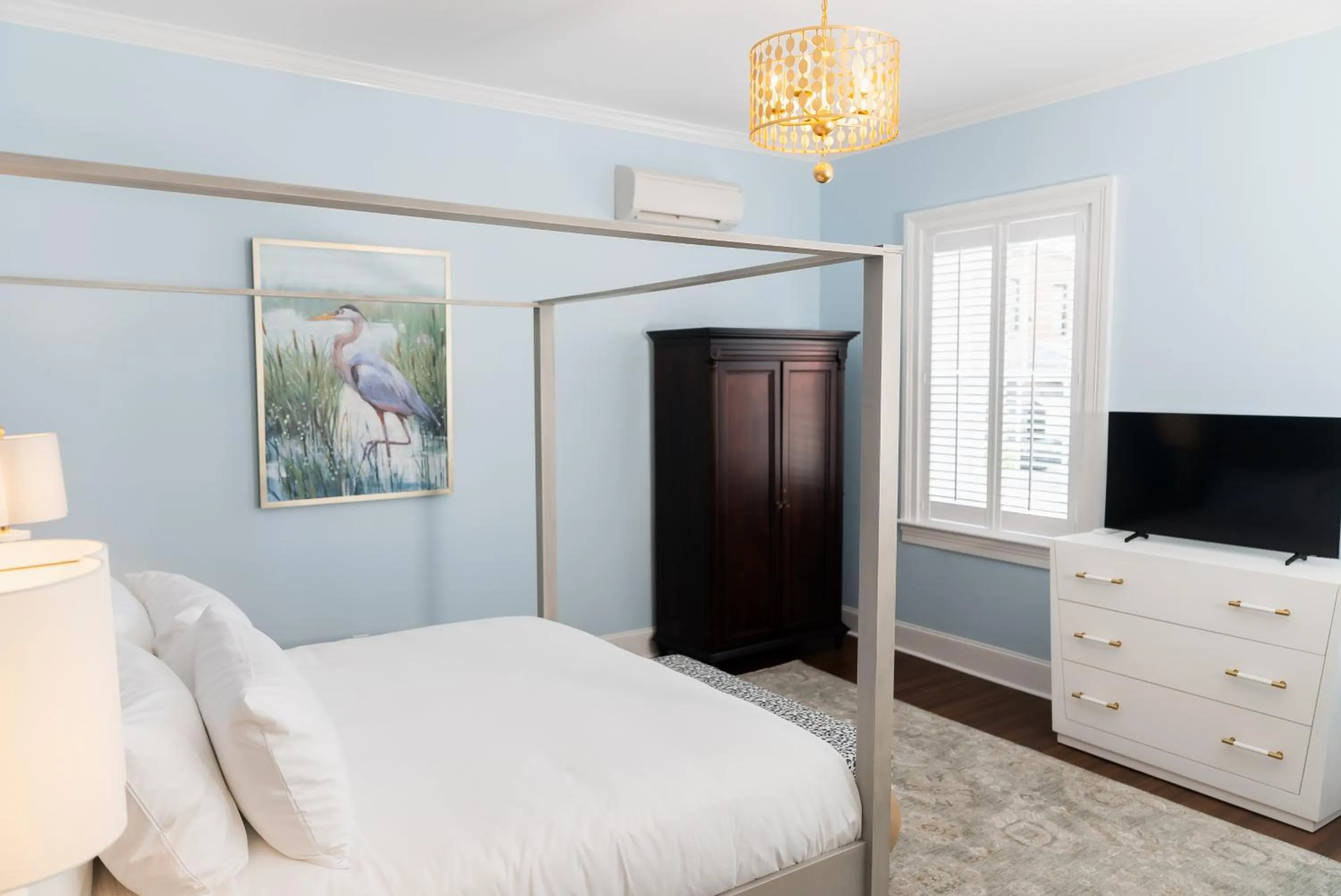 TV and multimedia, Bed in The Harvey