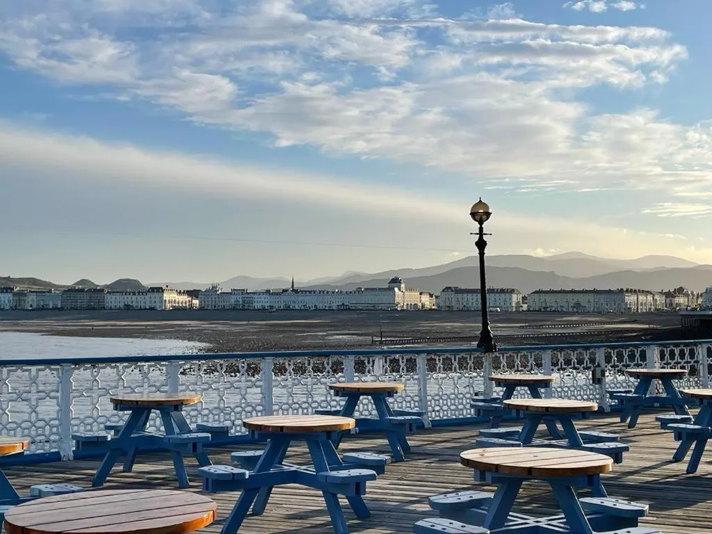 Entertainment in Glan Y Mor Hotel (Adult Only)