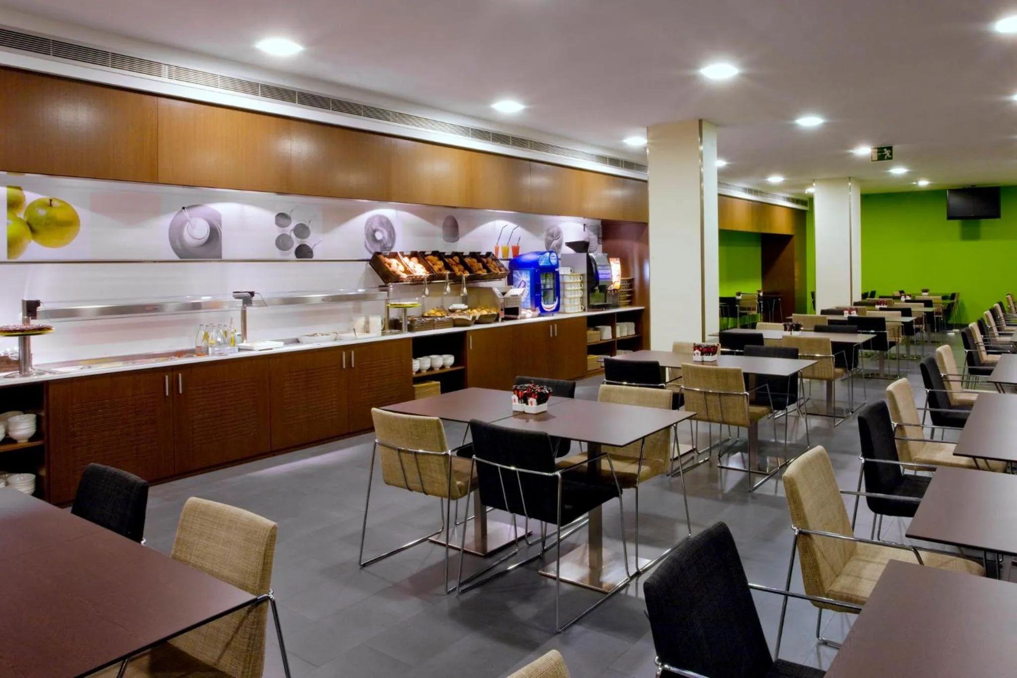 Breakfast in Holiday Inn Express Barcelona City 22@ by IHG