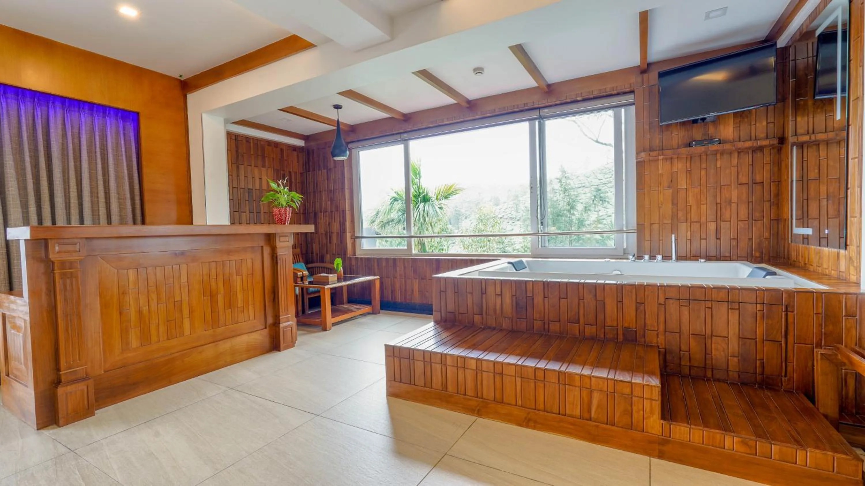 Swimming pool in Chandys Windy Woods Munnar