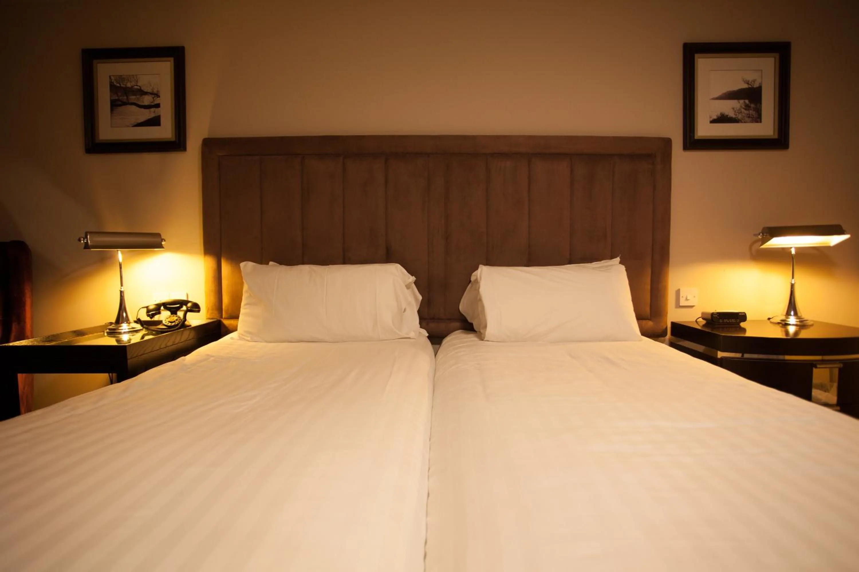 Bedroom, Bed in Strathaven Hotel