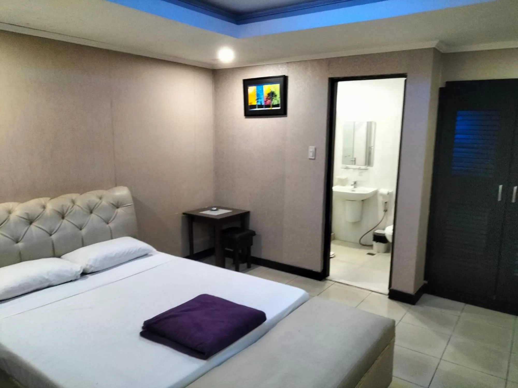 Photo of the whole room, Bed in PJ INN HOTEL