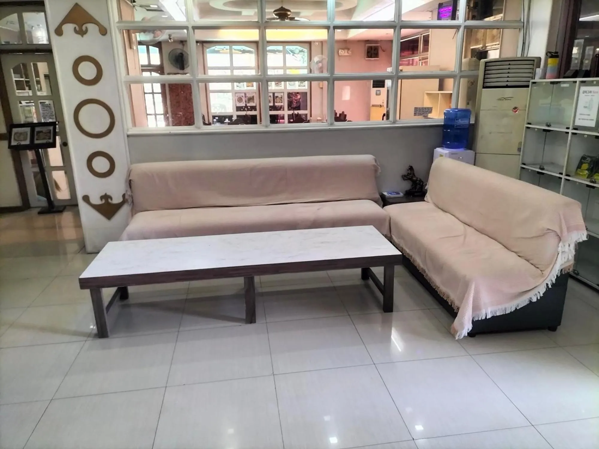 Living room in PJ INN HOTEL