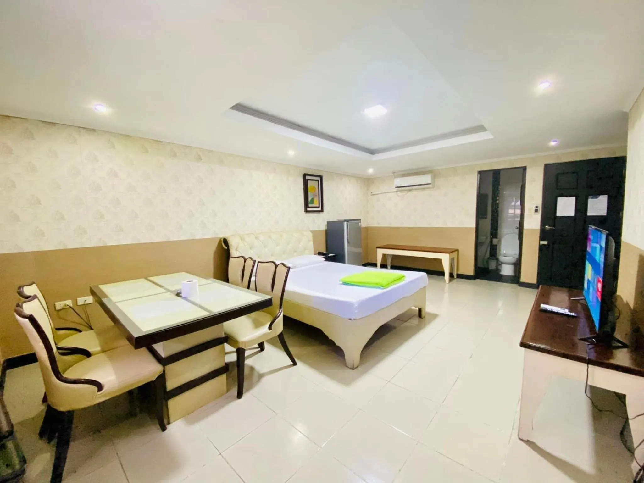 Photo of the whole room, Bed in PJ INN HOTEL