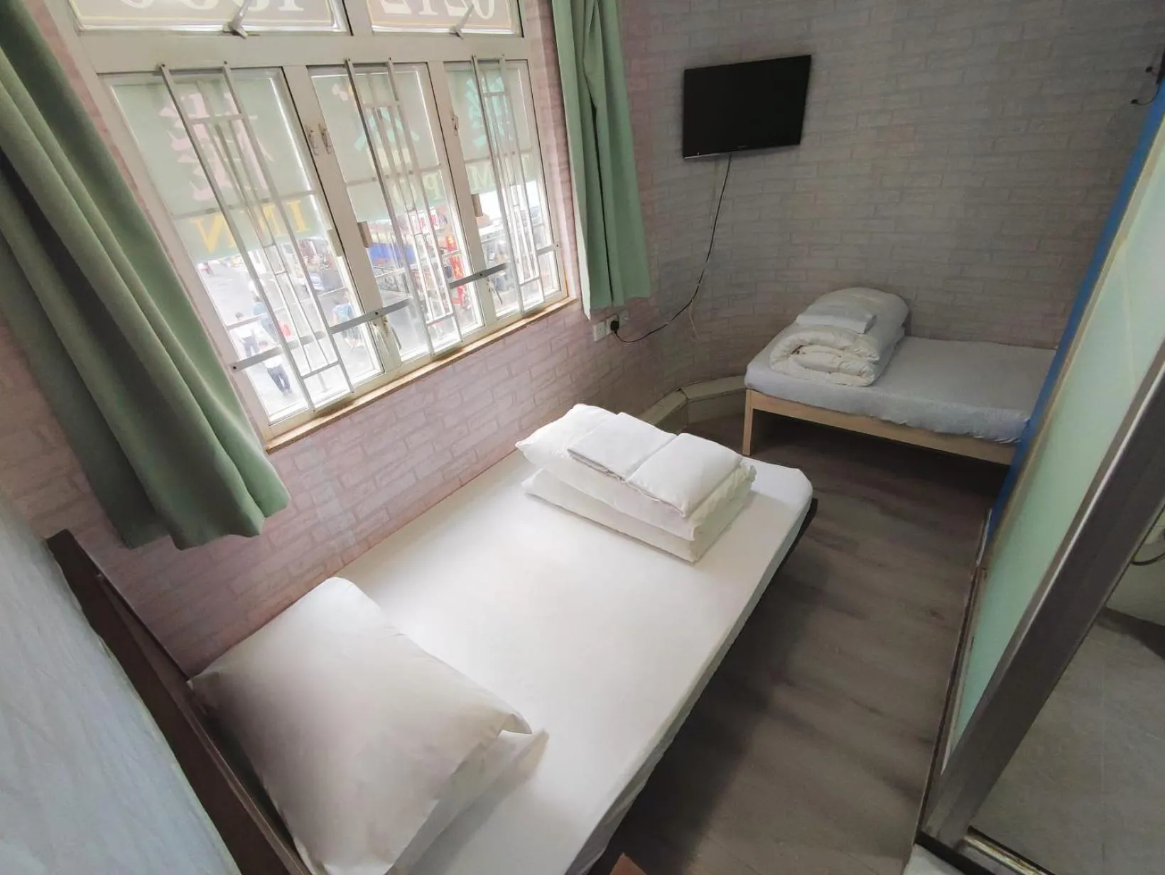 Bed in Tempo Inn West Kowloon HSR Station