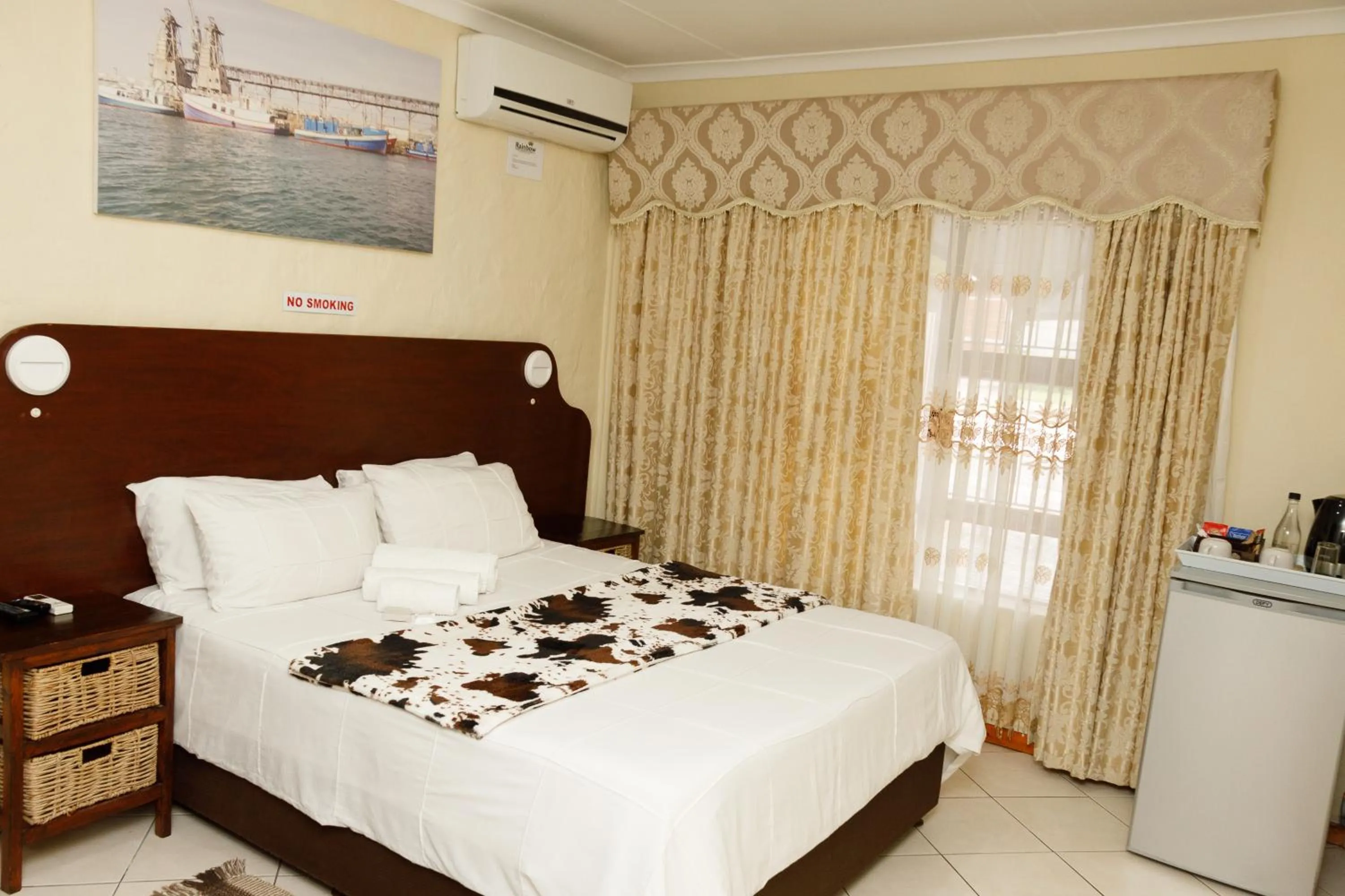 Bedroom, Bed in Rainbow Guest House and Tours