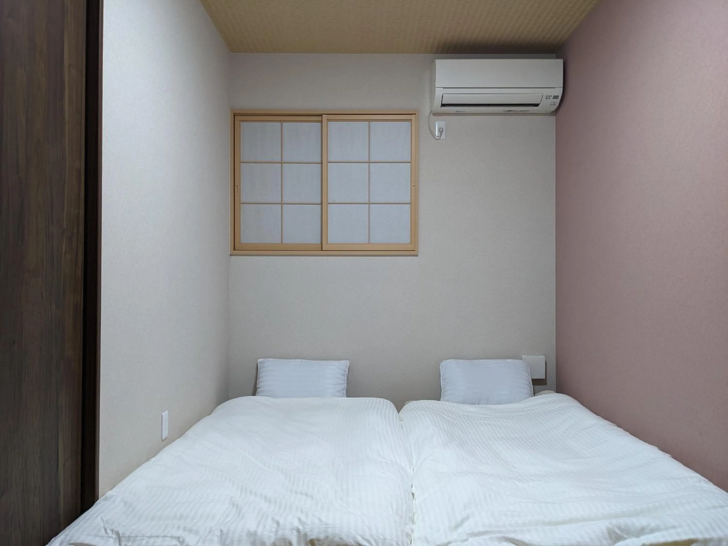 Bed in Moonlight Inn Kujo