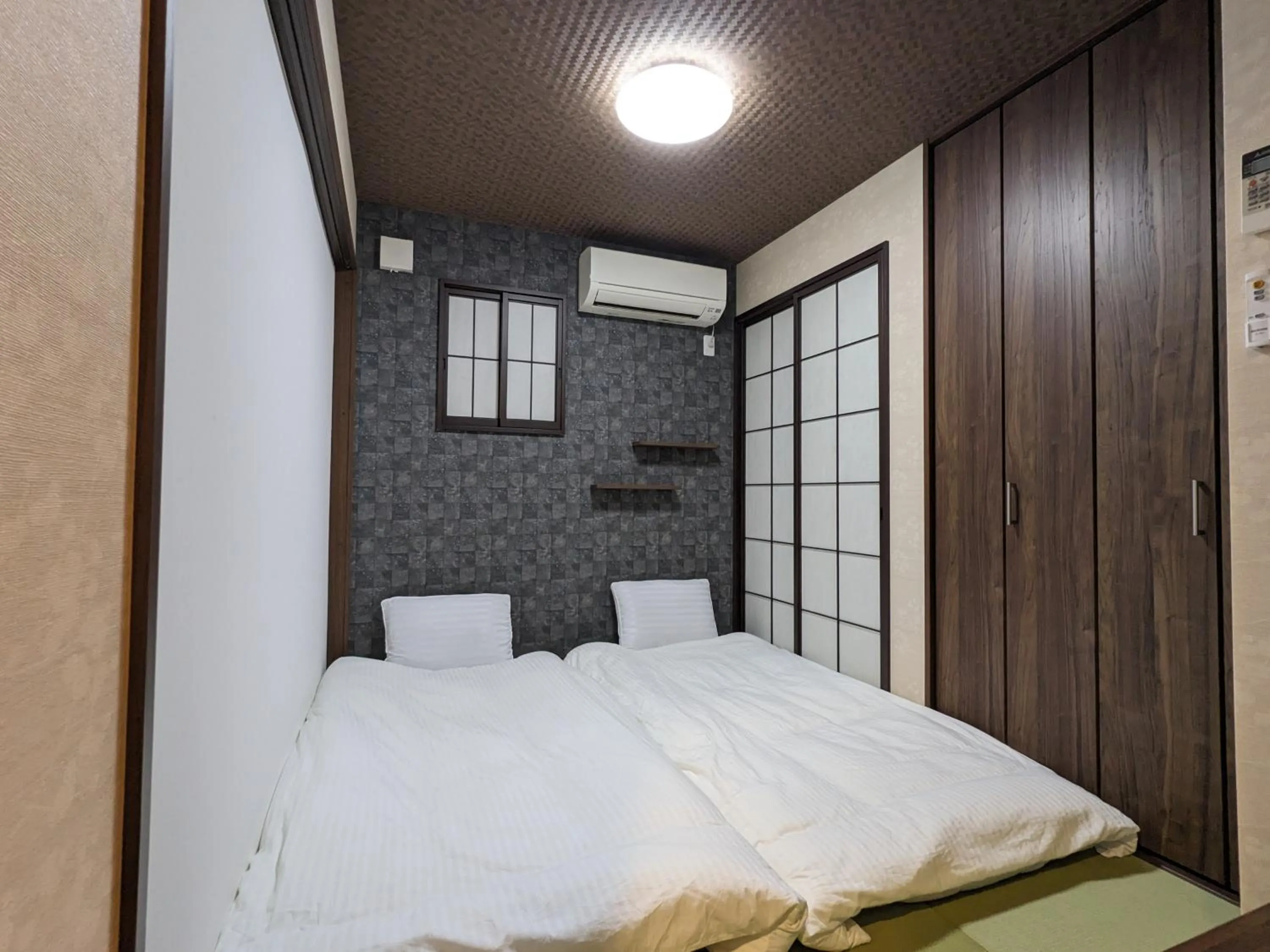Bed in Moonlight Inn Kujo