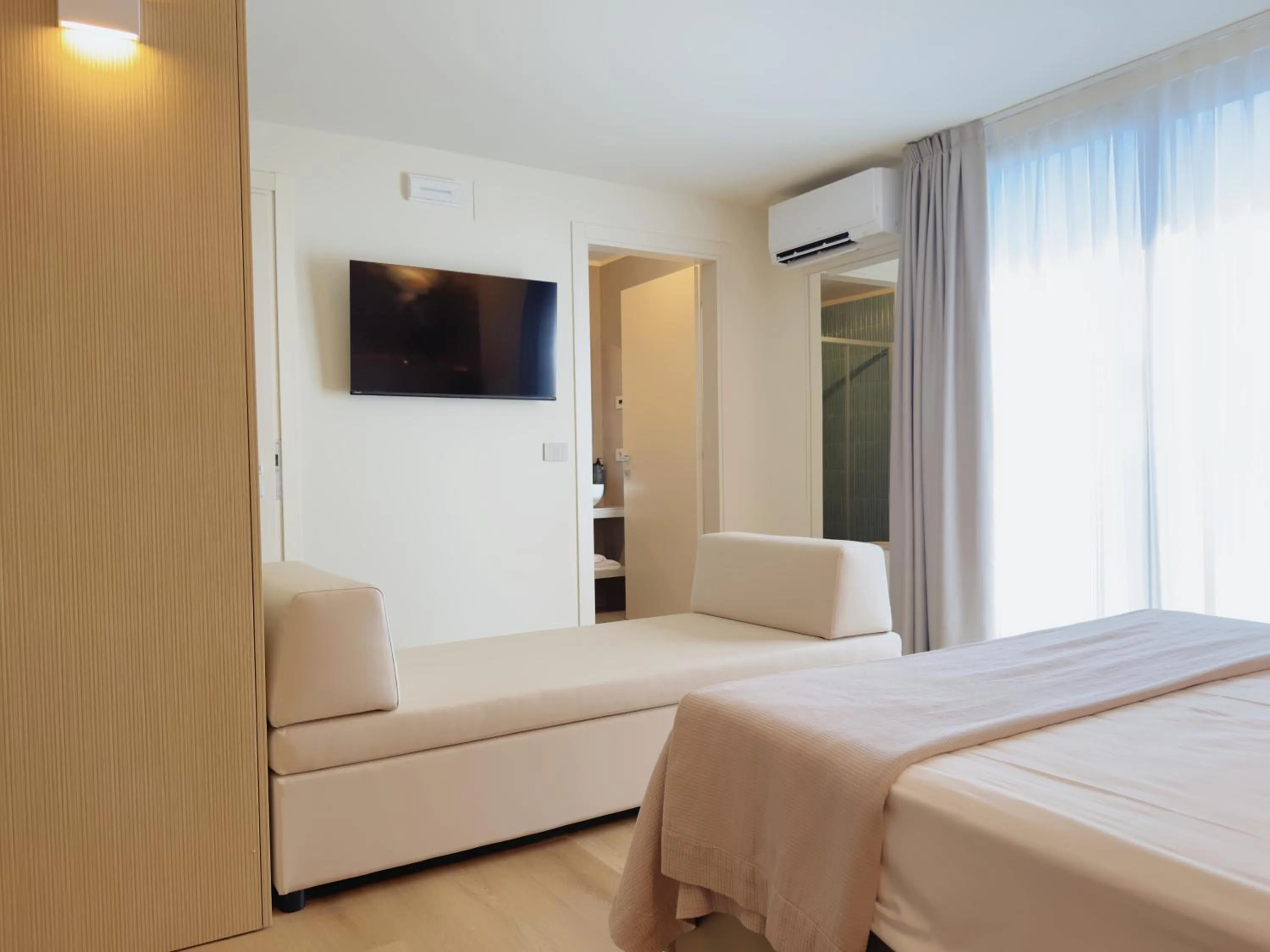 Bed in Hotel Continental