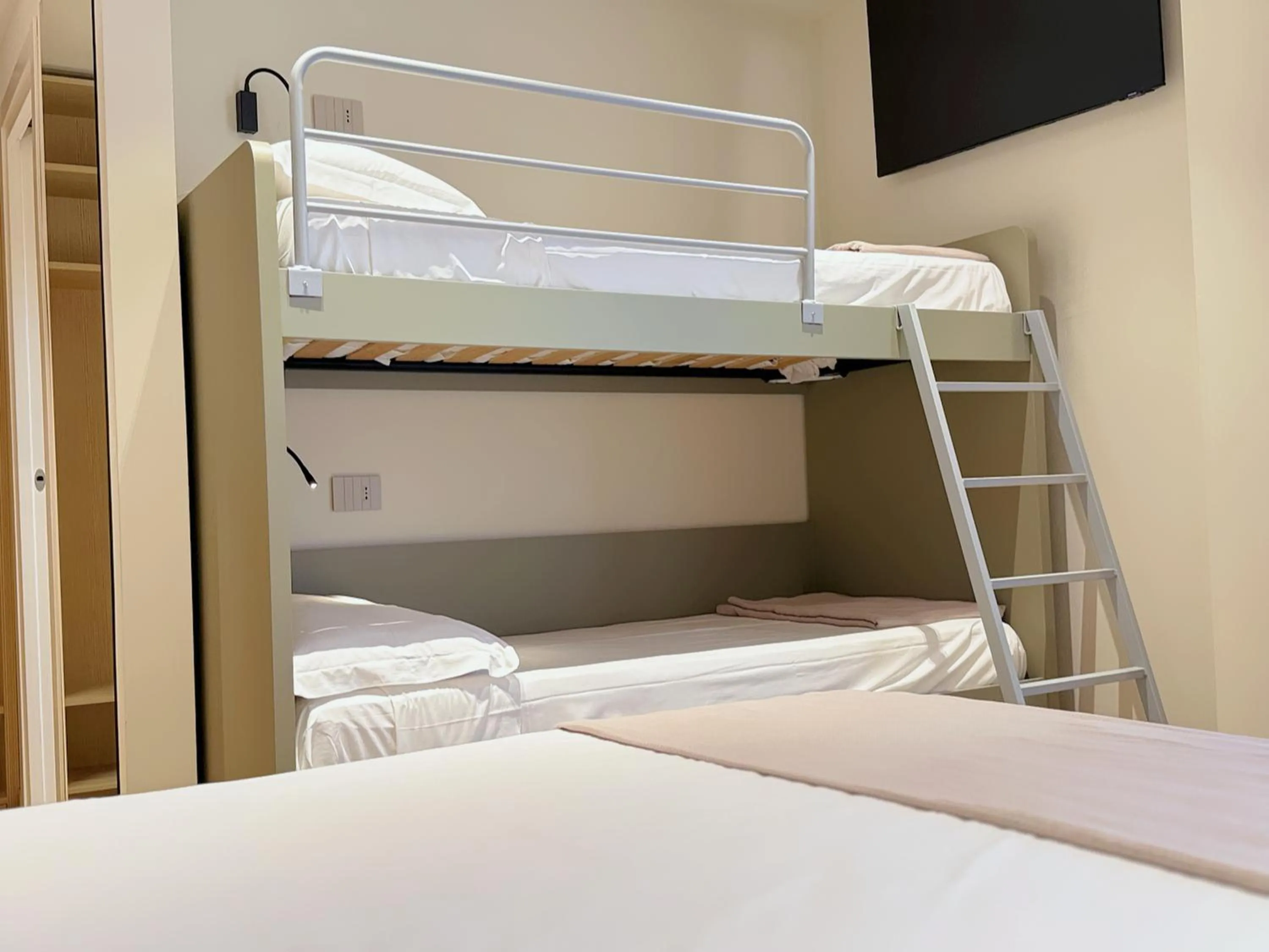 Bed in Hotel Continental