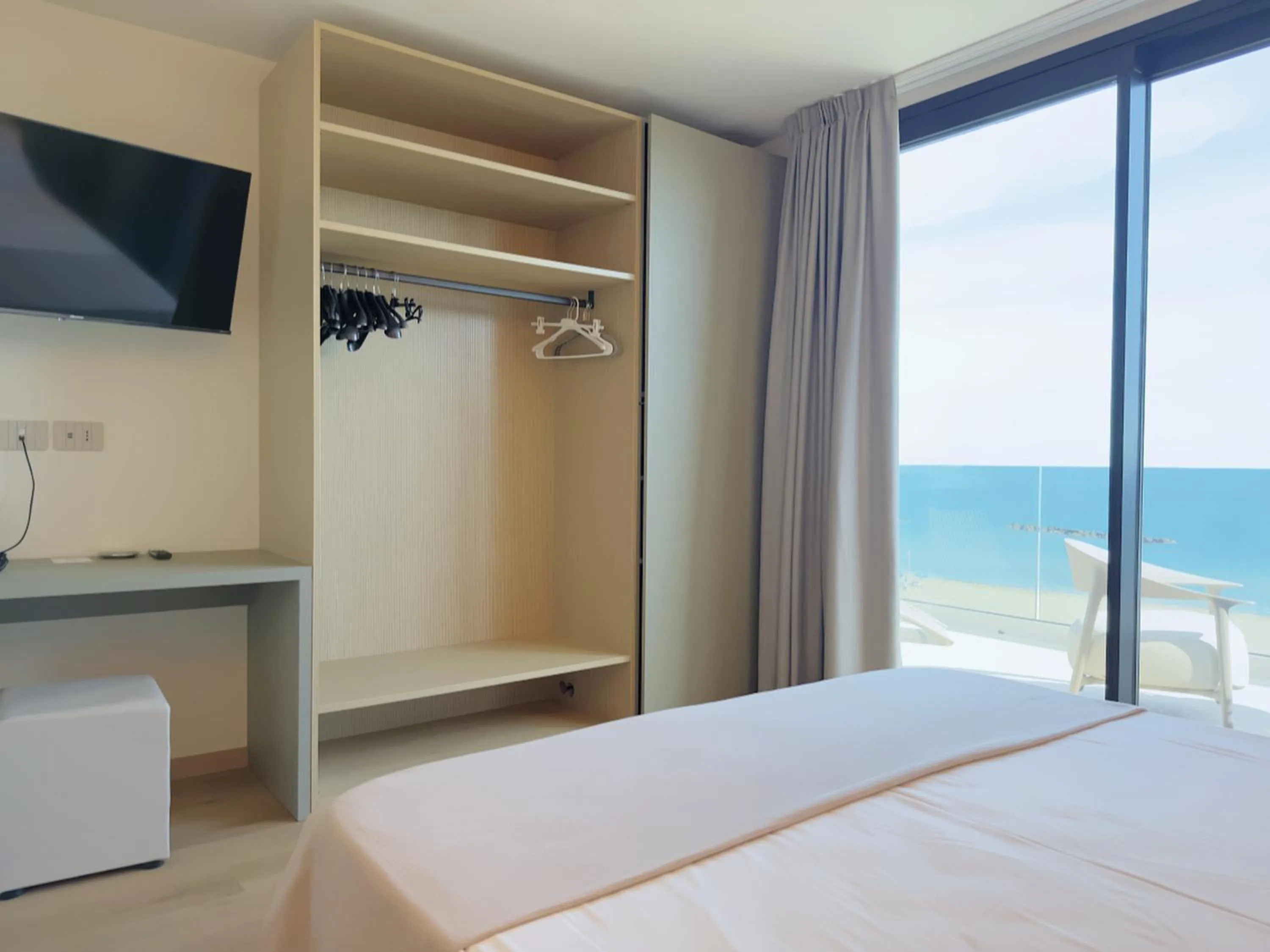 Bed in Hotel Continental