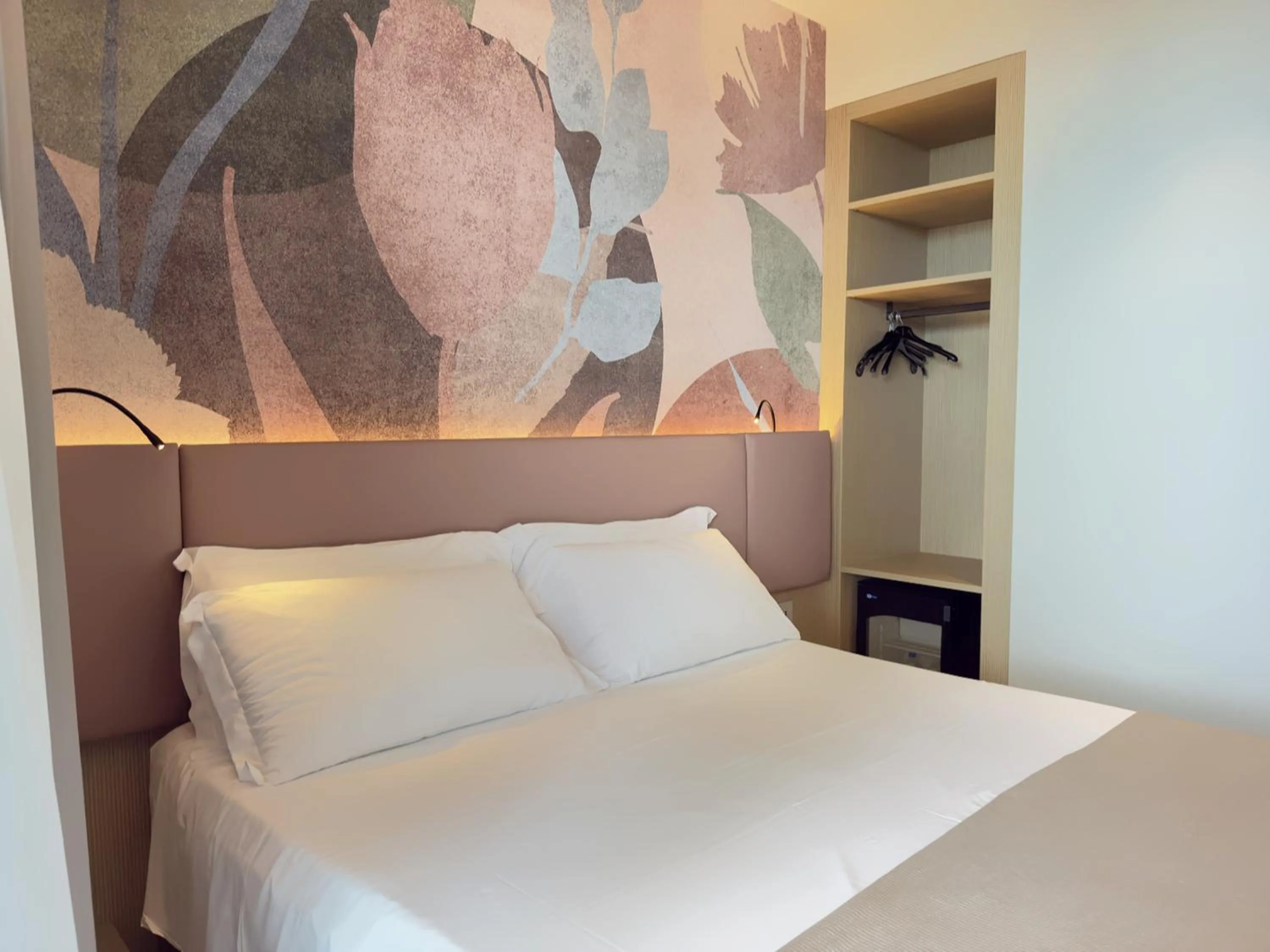 Bed in Hotel Continental