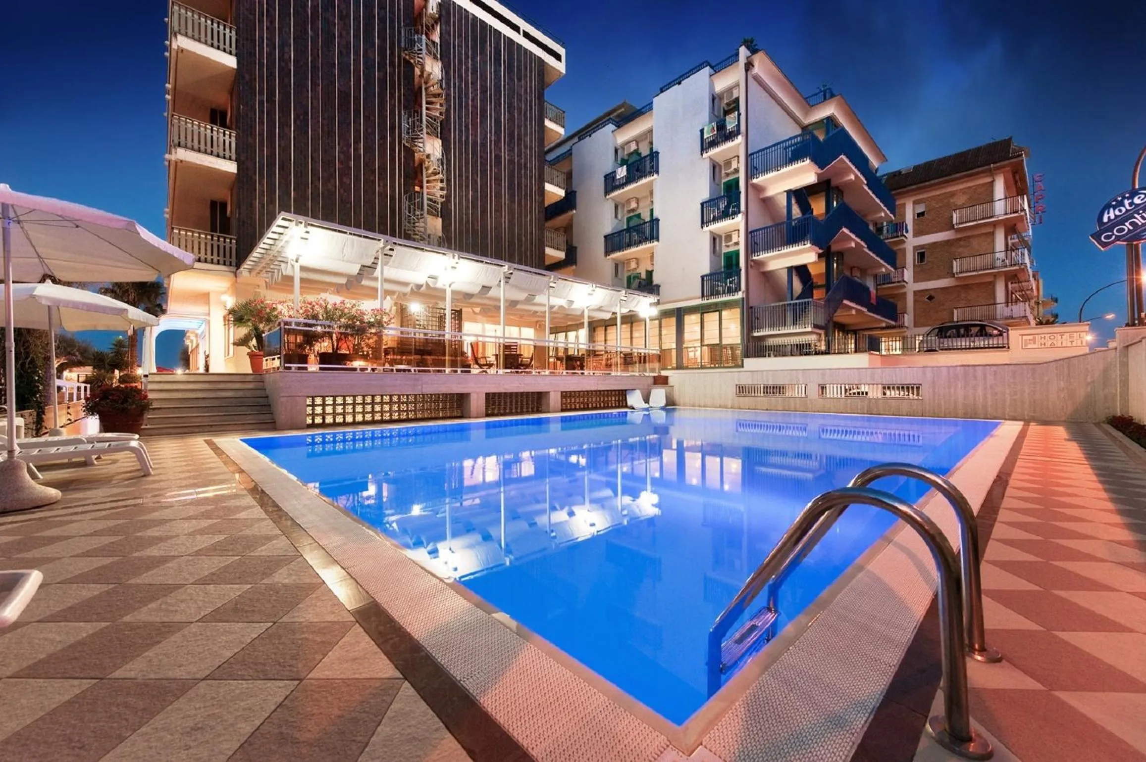 Facade/entrance in Hotel Continental