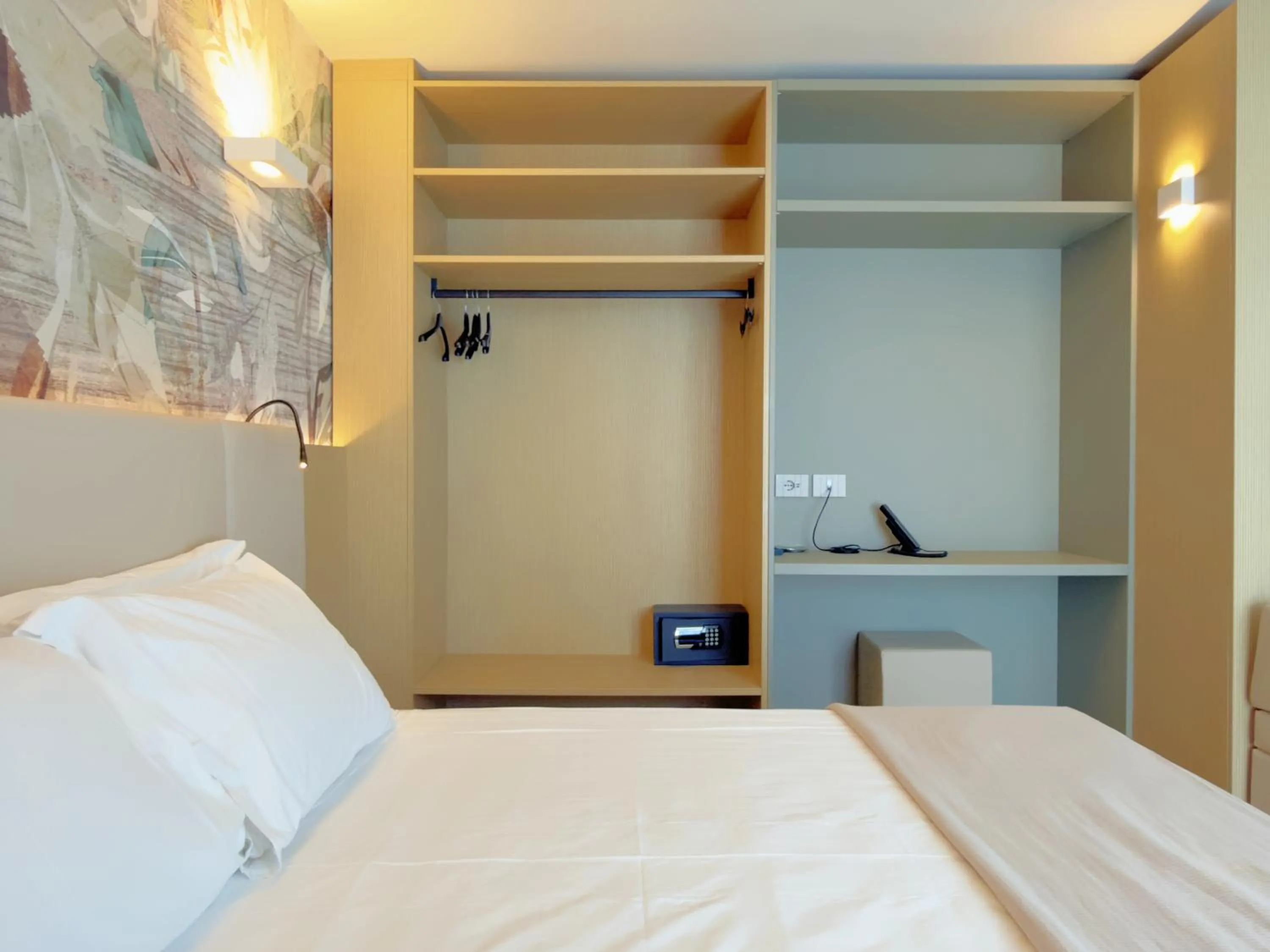 Bed in Hotel Continental