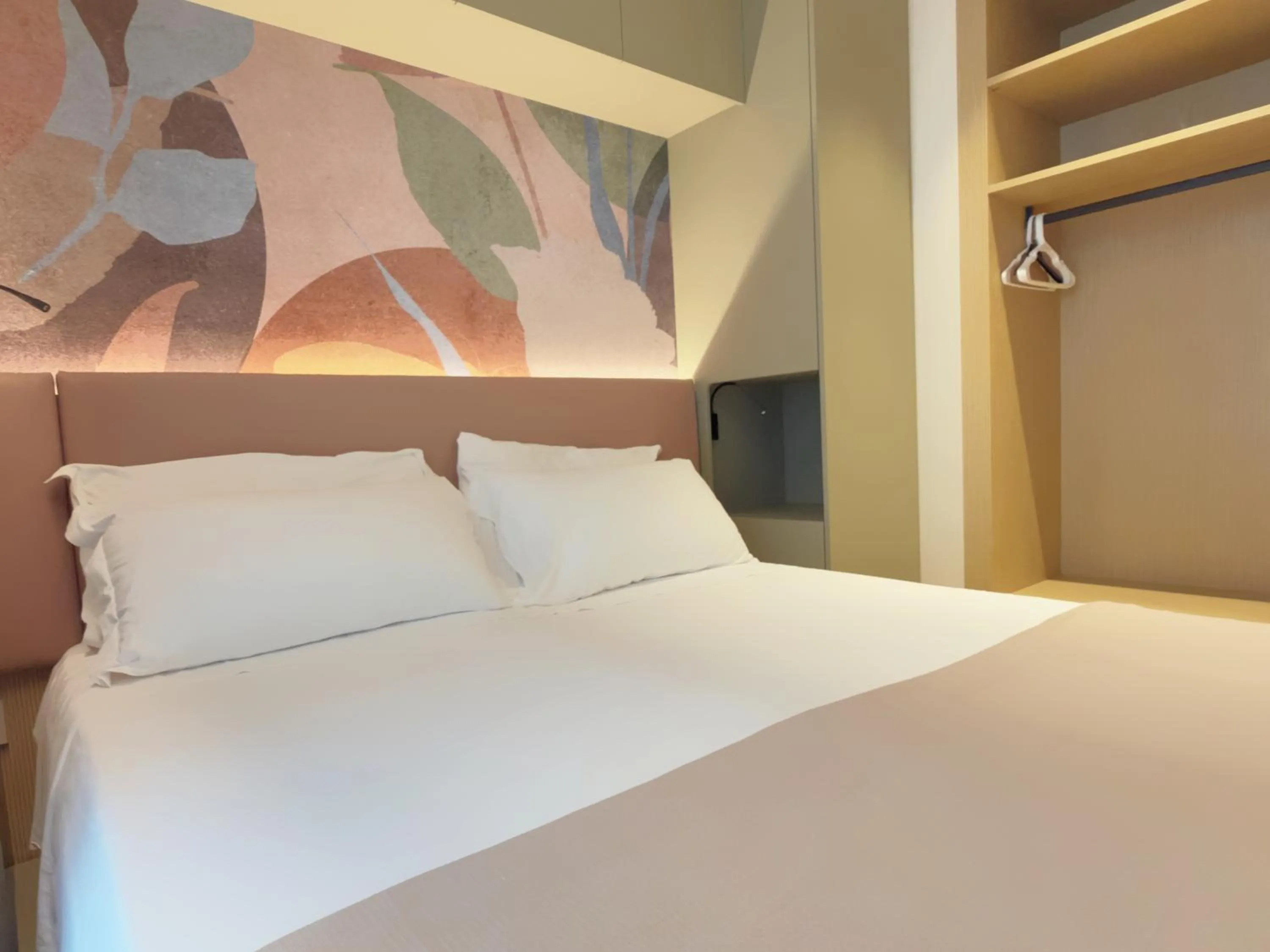 Bed in Hotel Continental