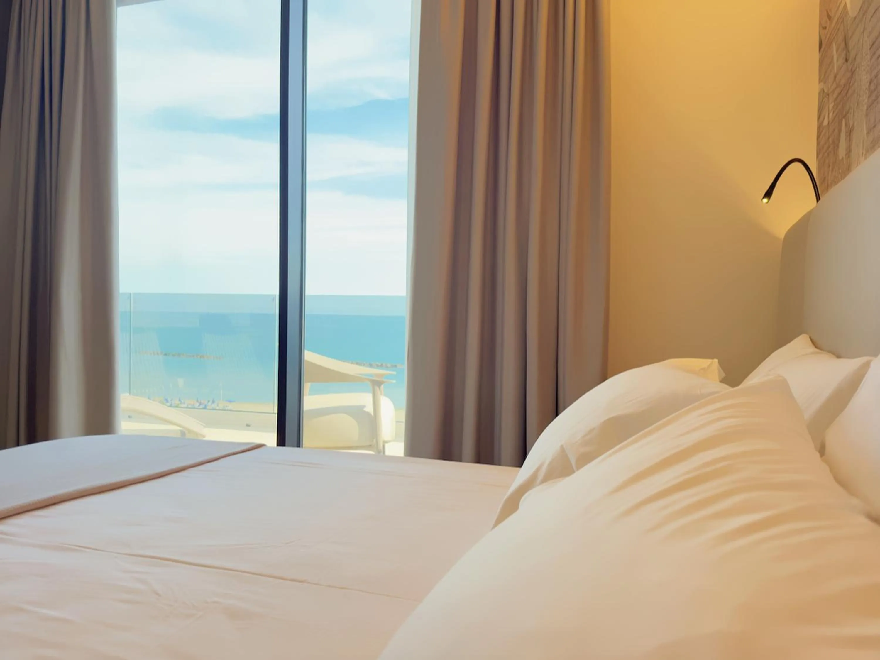 Bed in Hotel Continental