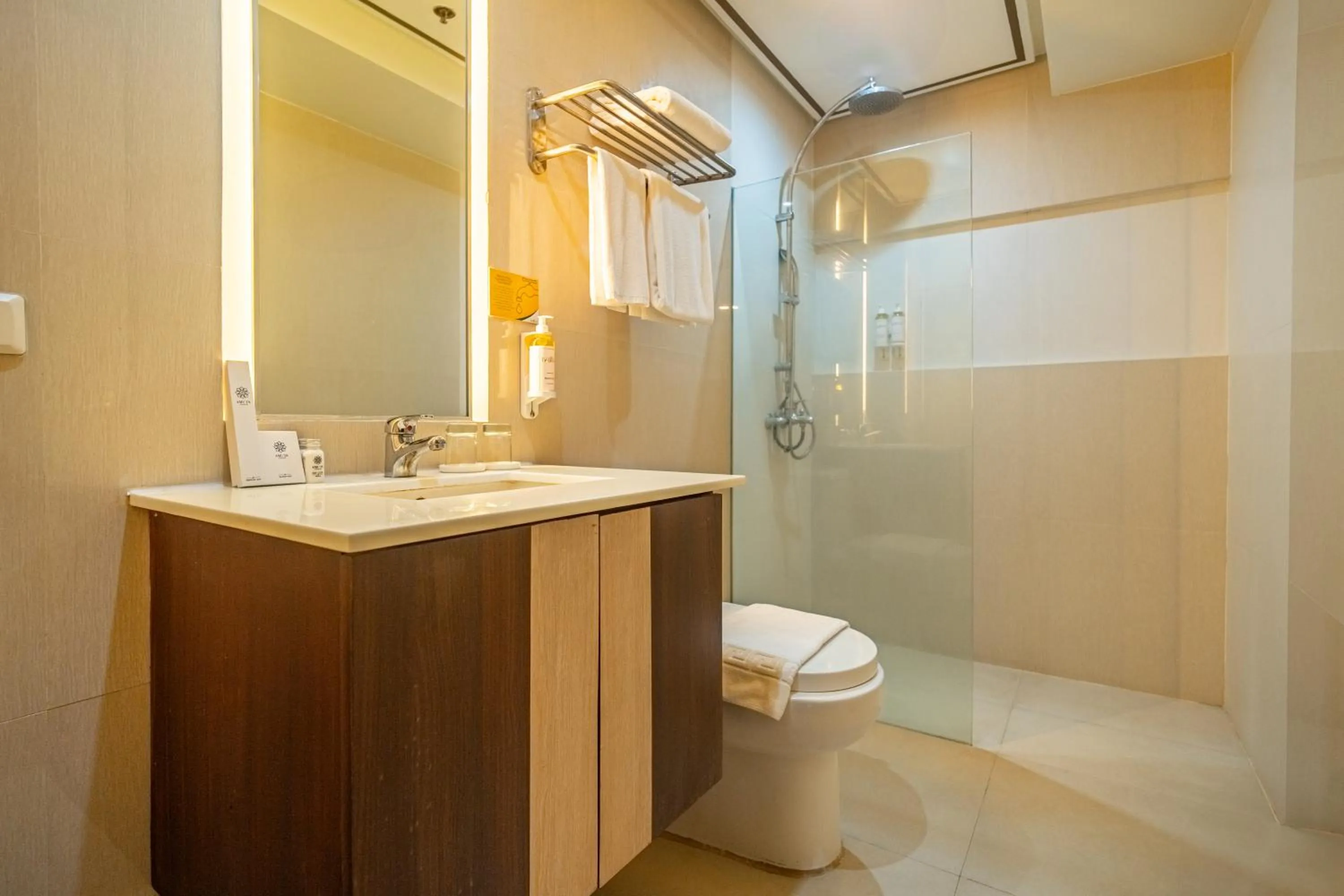 Bathroom in The Isabelle Hotel