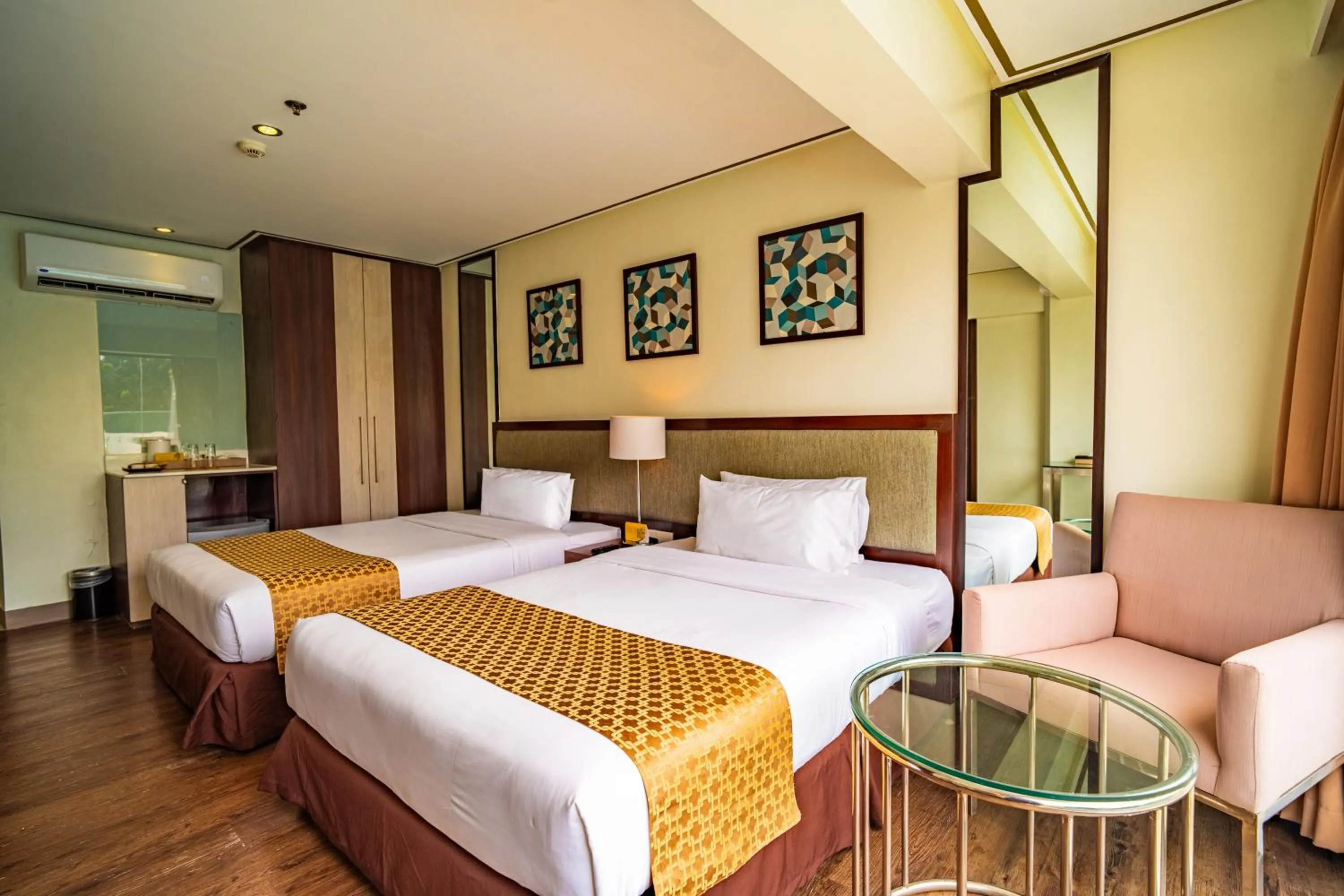 Bedroom, Bed in The Isabelle Hotel