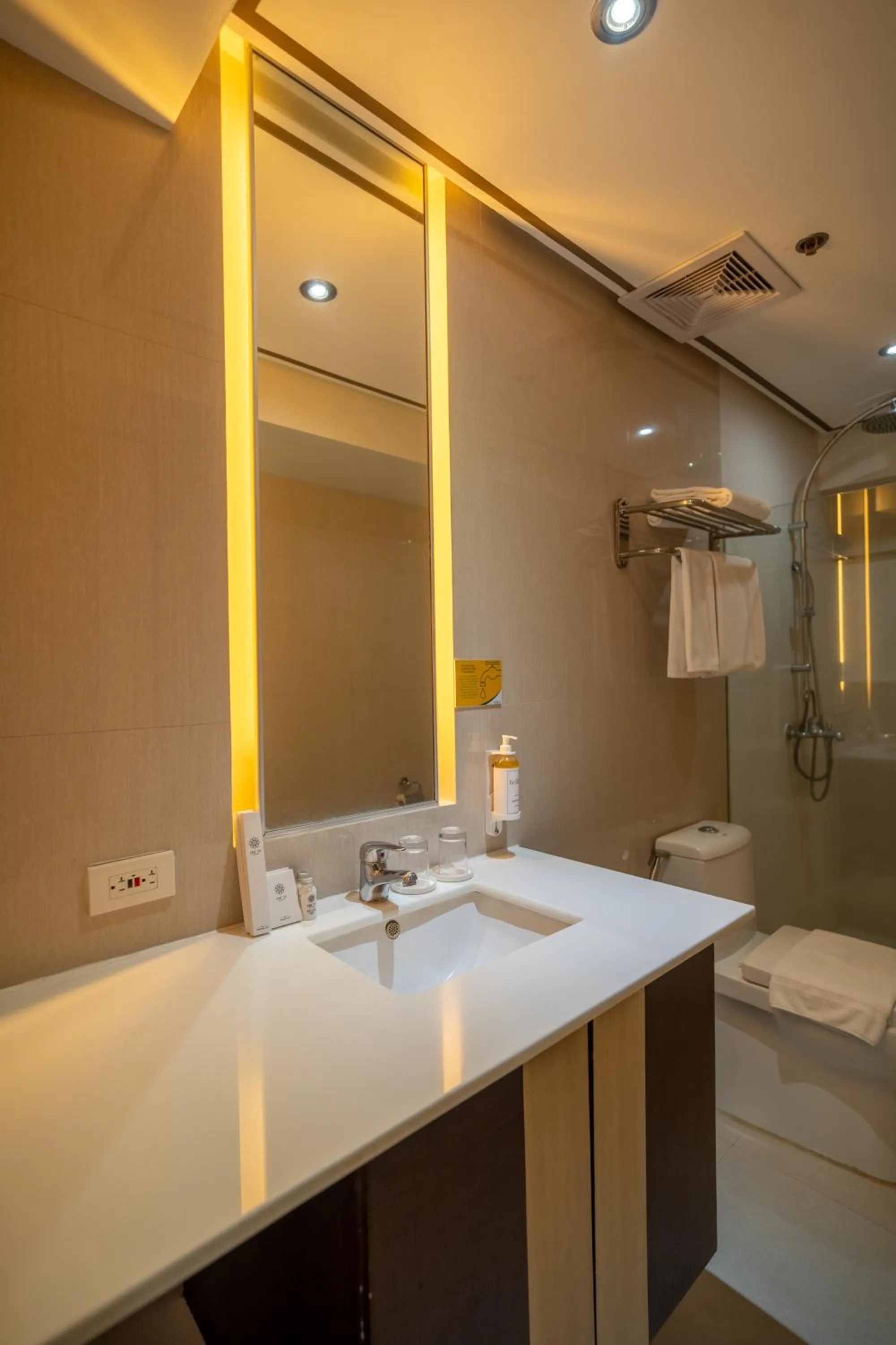 Bathroom in The Isabelle Hotel