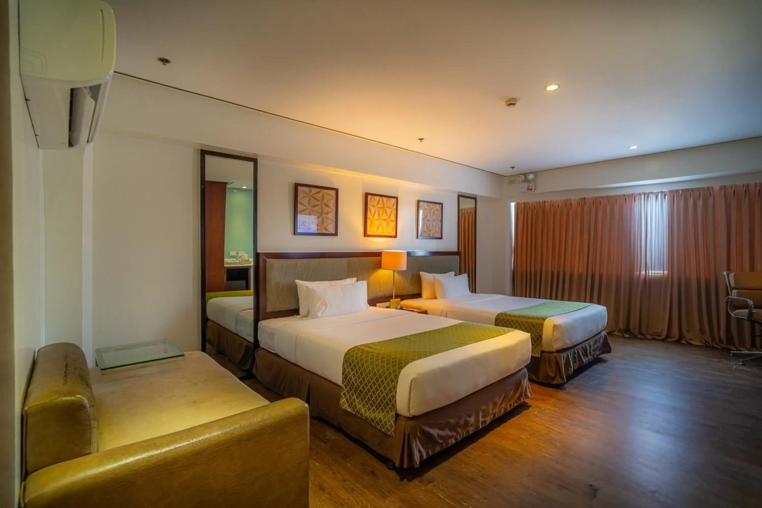 Deluxe Twin Room in The Isabelle Hotel Deluxe Twin Room in The Isabelle Hotel