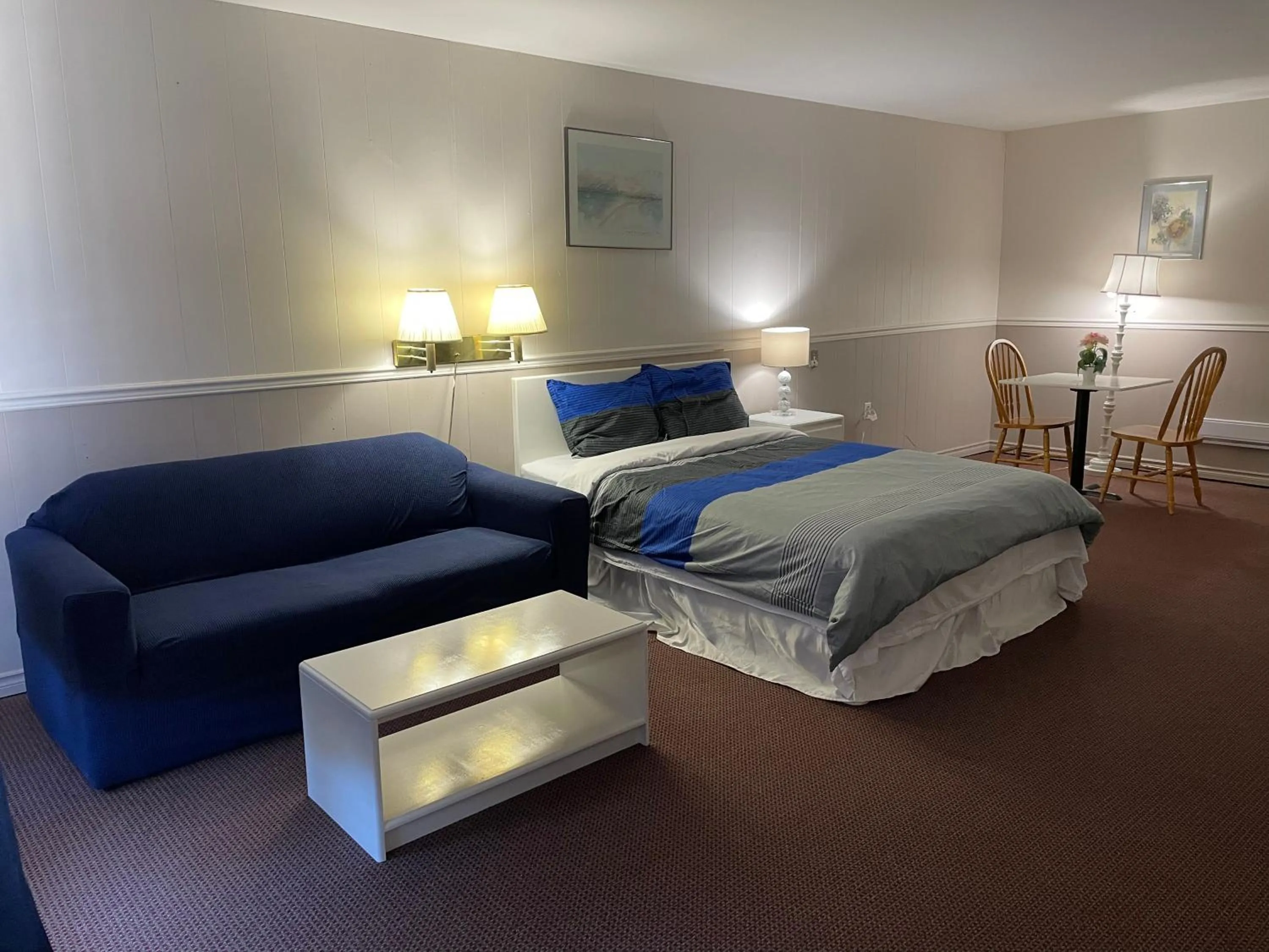 Bedroom in Muskoka Nights