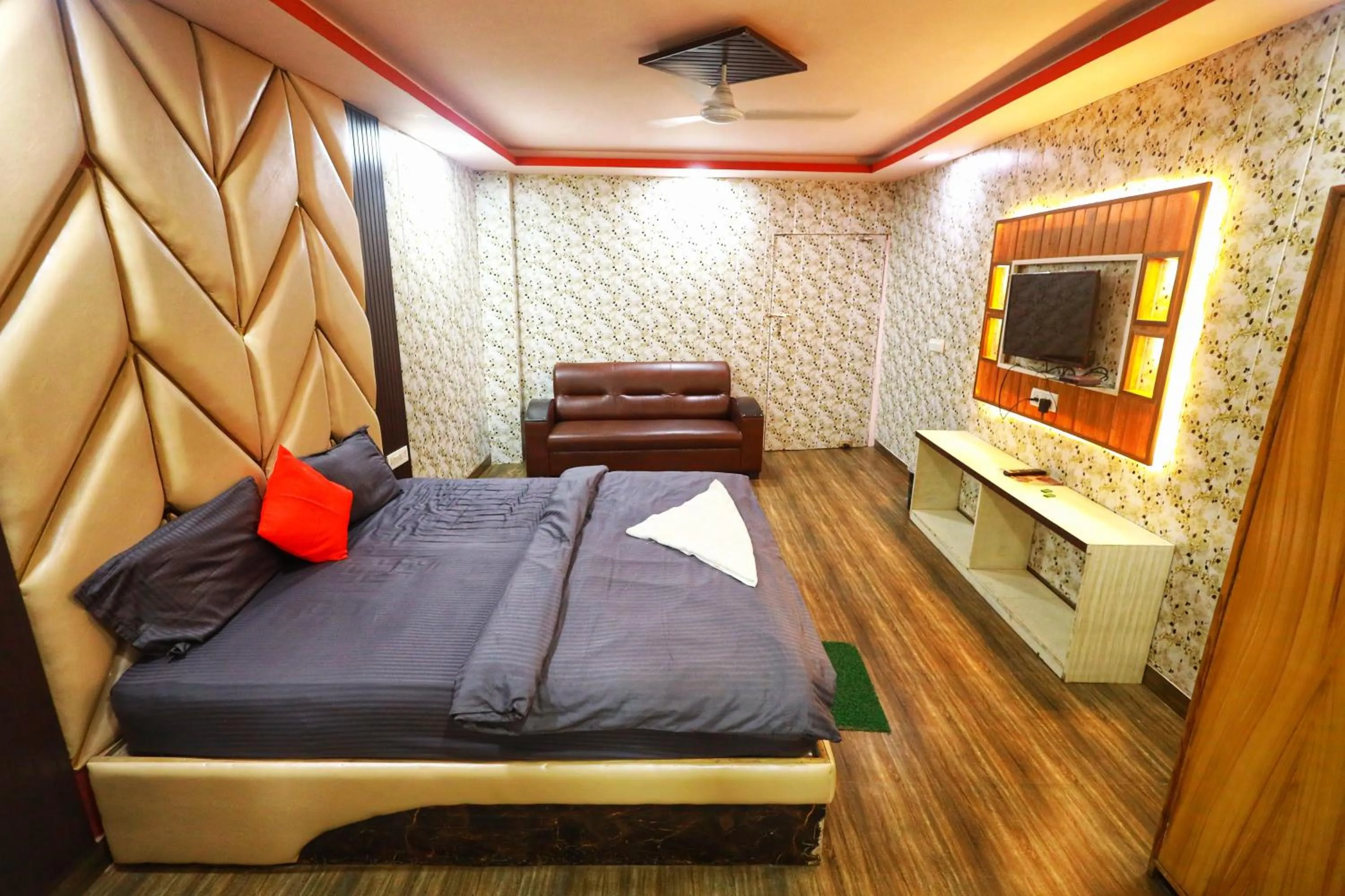 Photo of the whole room, Bed in Raj Resort