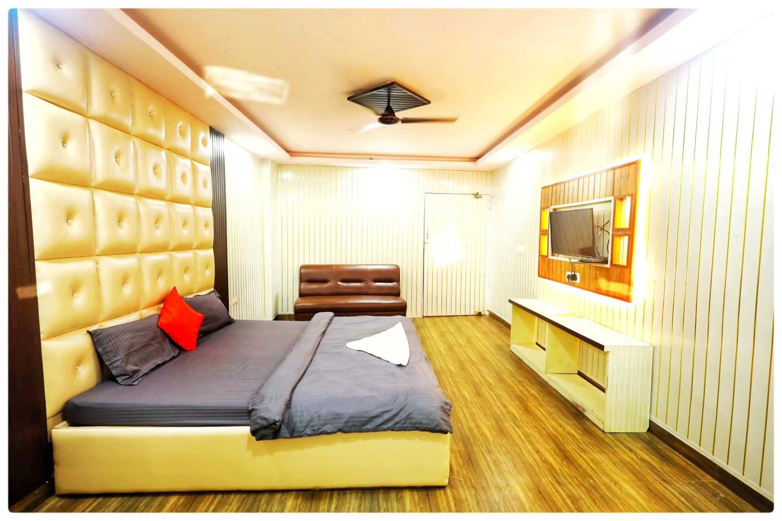 Bedroom, Bed in Raj Resort