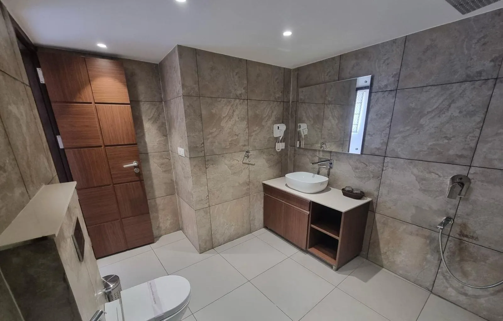 Bathroom in Eminence The Corbett