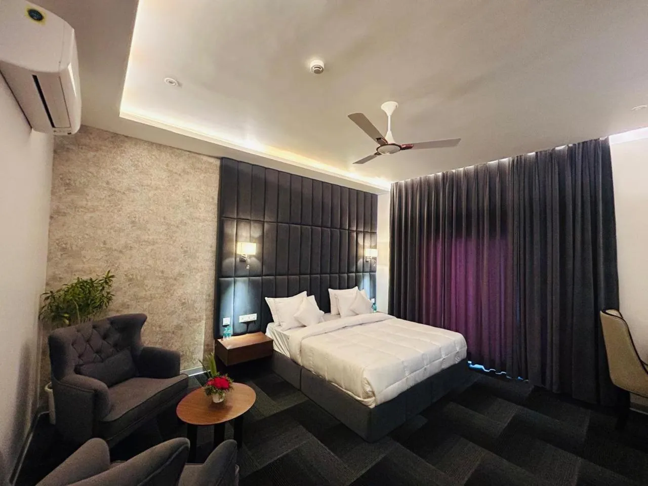 Bedroom in Eminence The Corbett