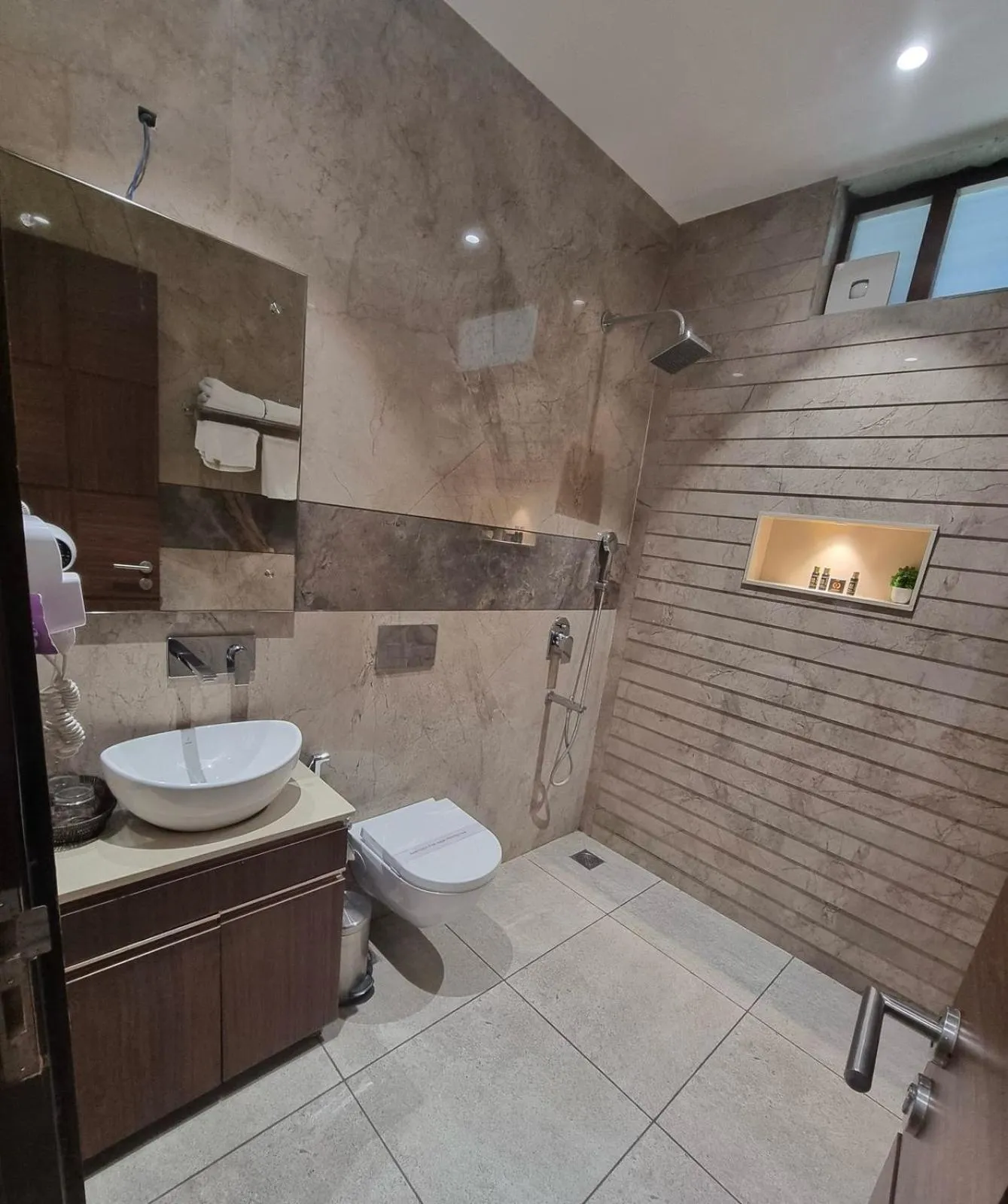 Bathroom in Eminence The Corbett