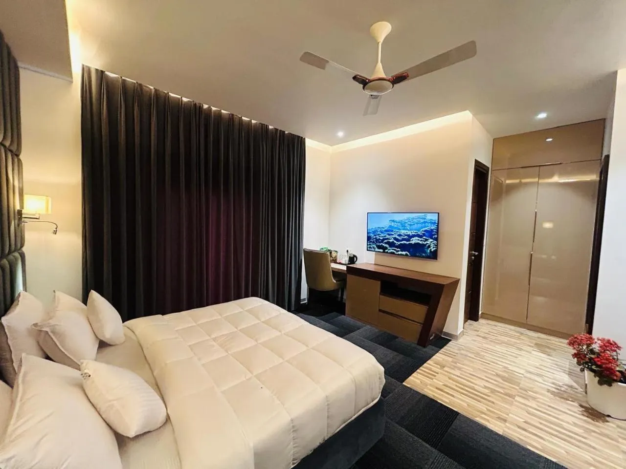 Bedroom in Eminence The Corbett