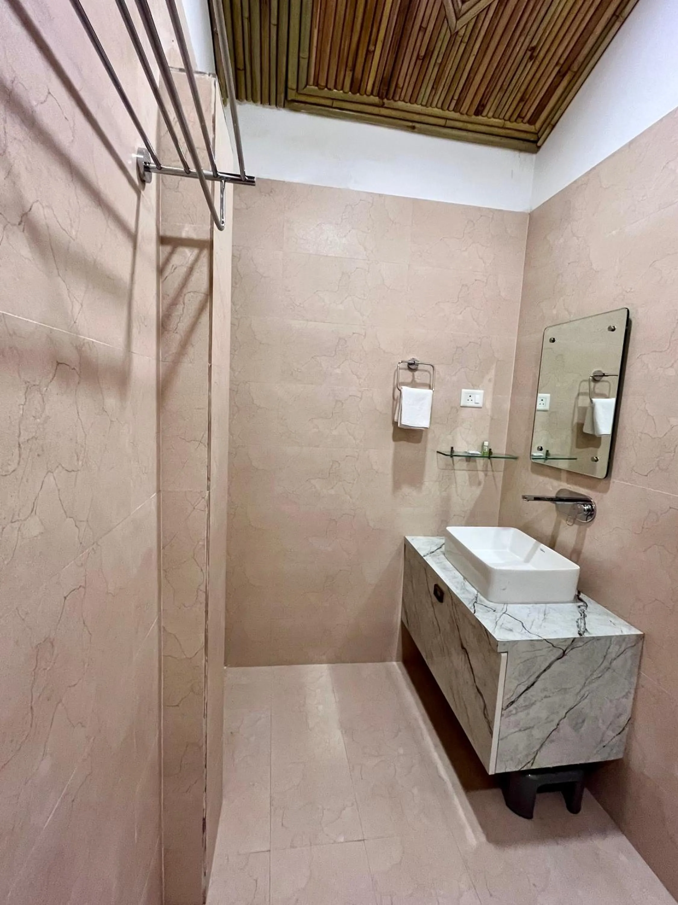 Bamboo Garden Cottages and Cafe