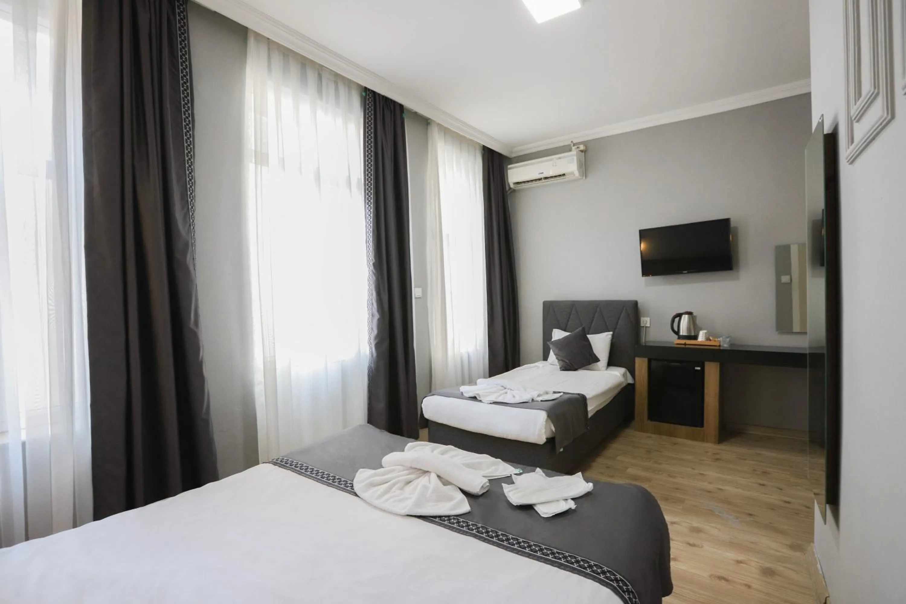 Bed in LA PERA SUİTES