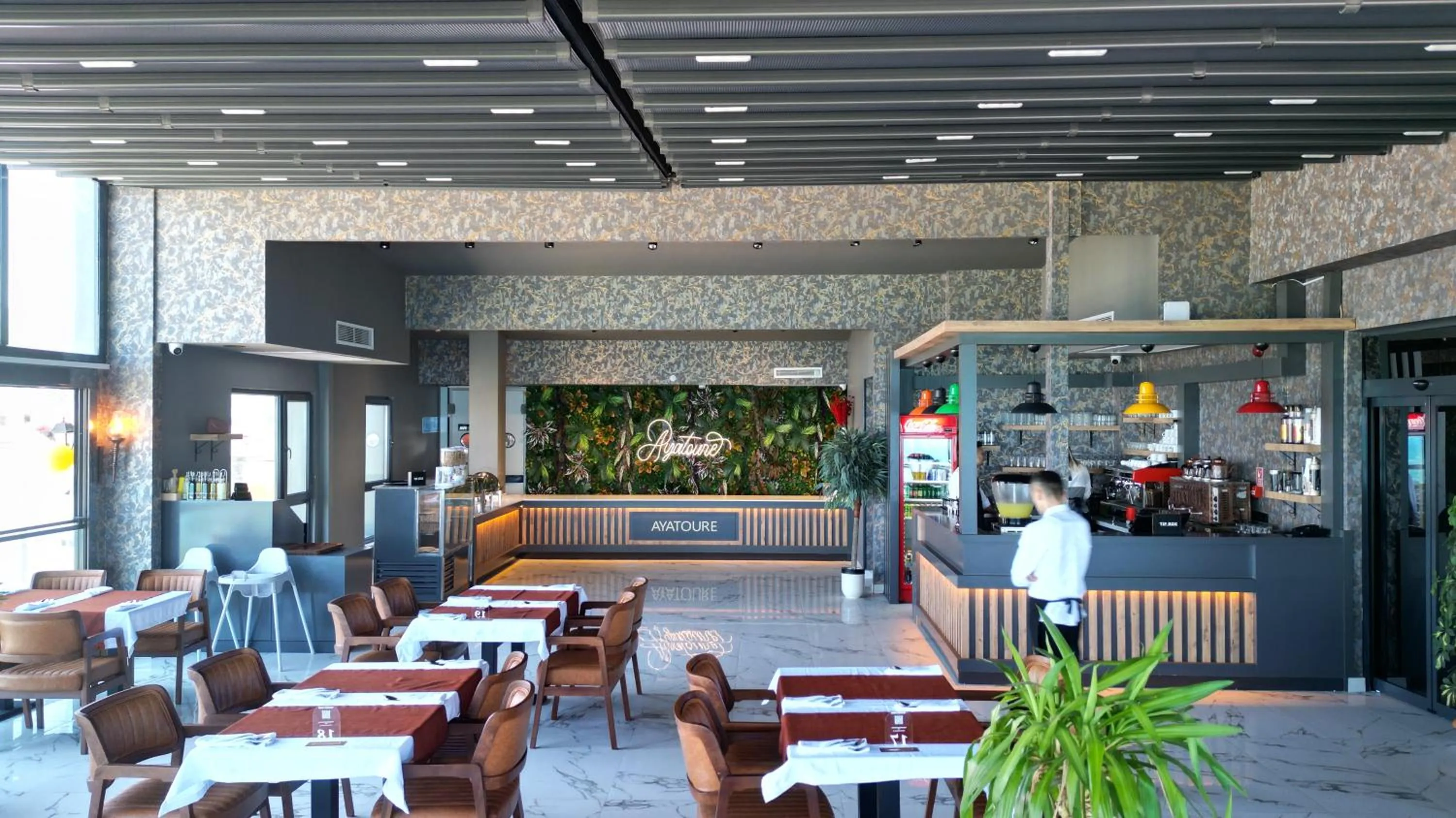 Restaurant/places to eat in AYATOURE HOTEL