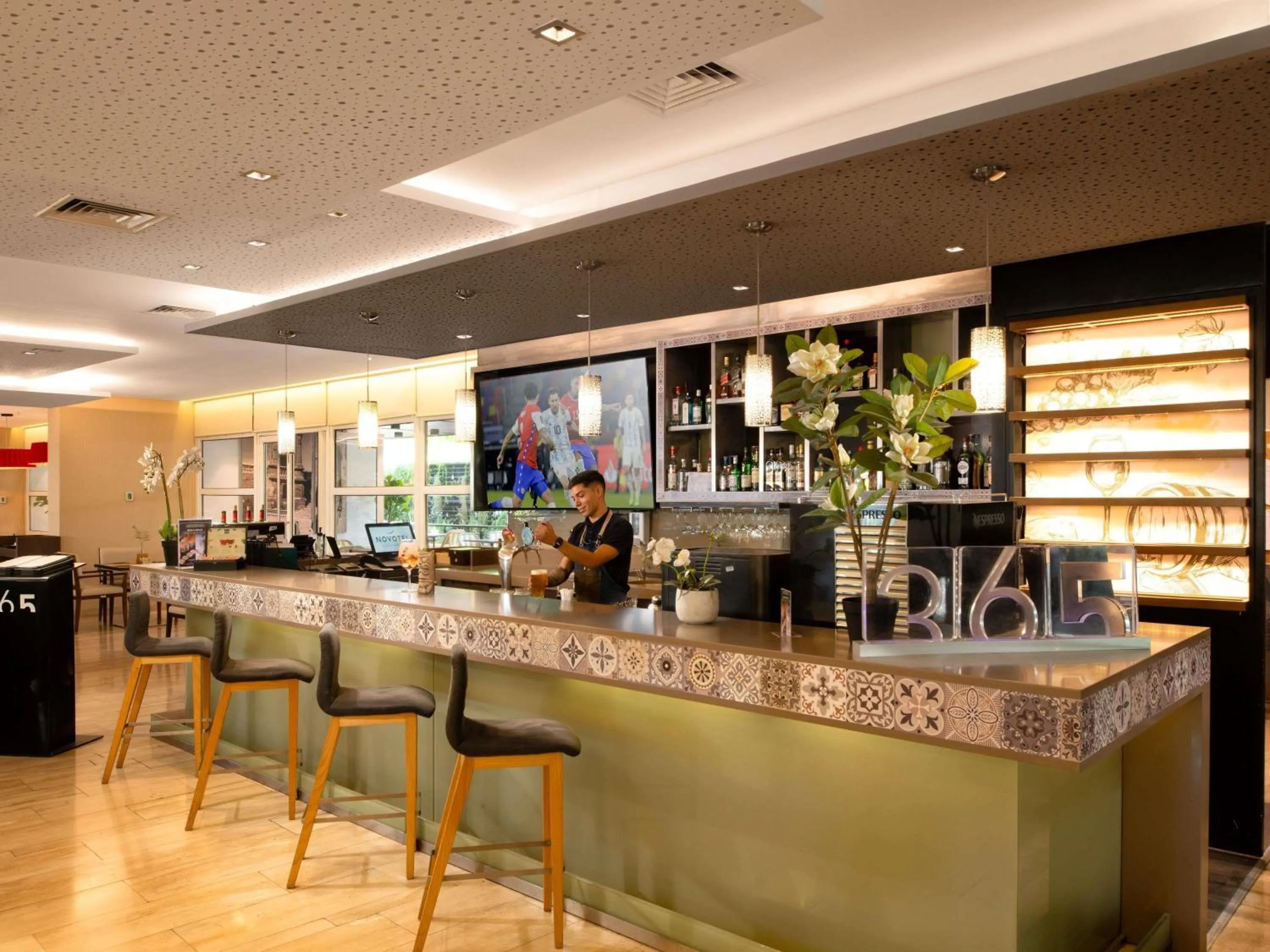 Lounge or bar in Novotel Santiago Vitacura