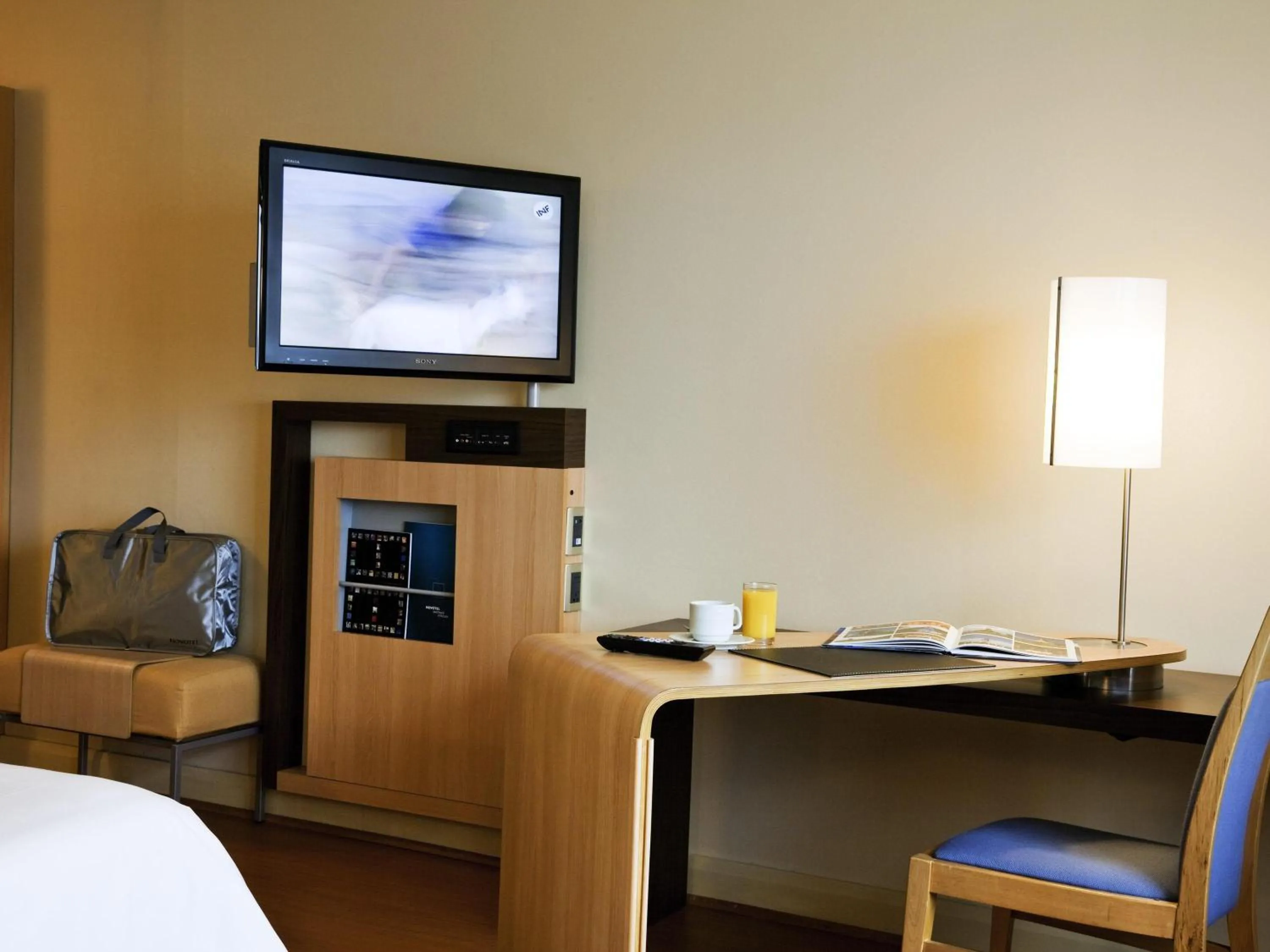 Bedroom, Bed in Novotel Santiago Vitacura