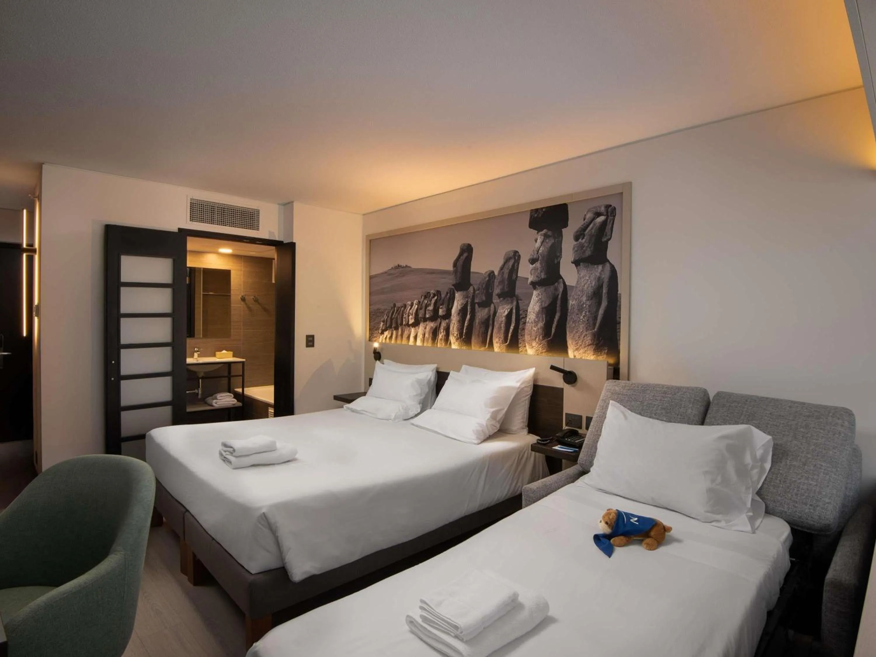 Bedroom, Bed in Novotel Santiago Vitacura