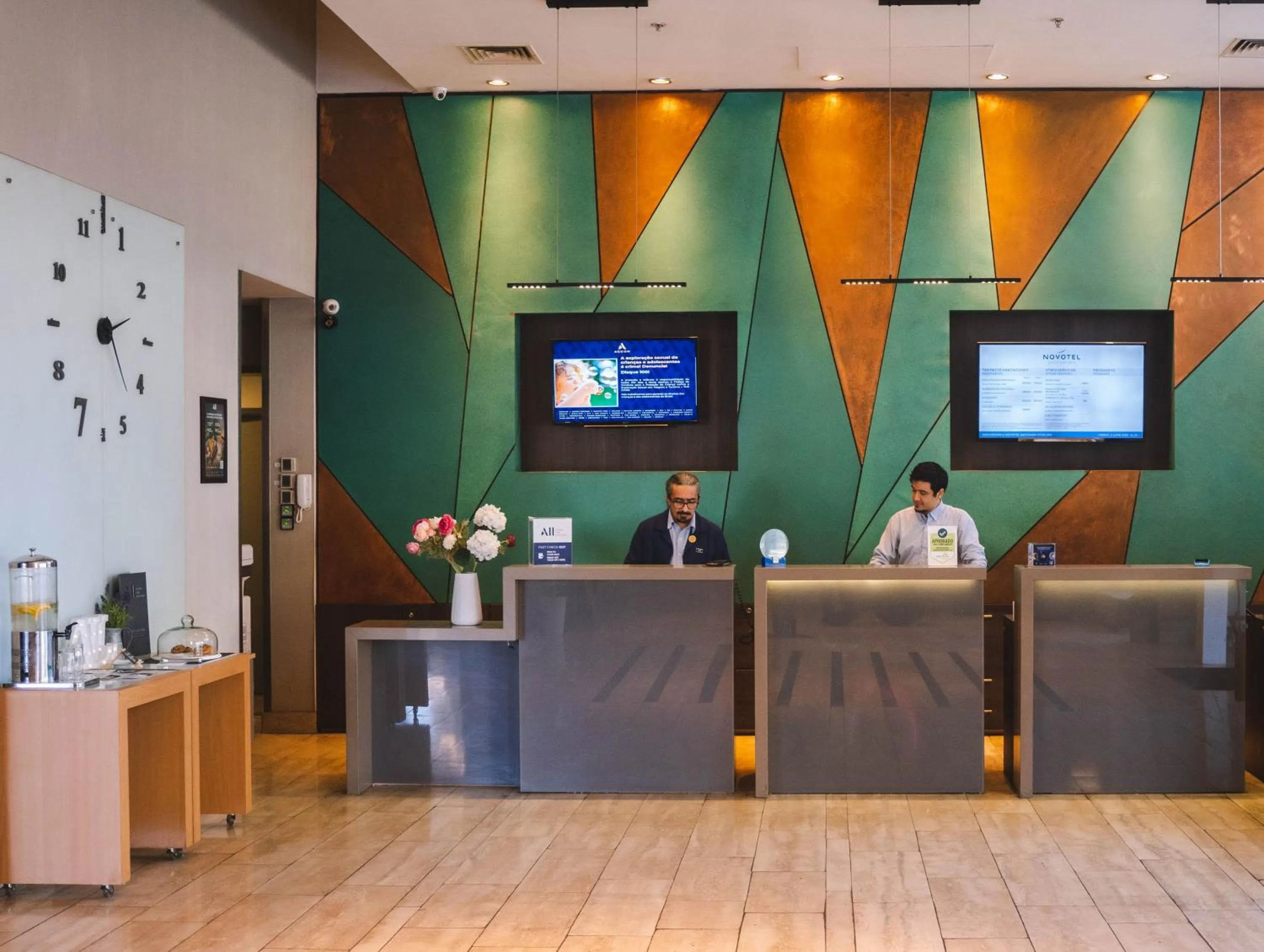 Lobby or reception in Novotel Santiago Vitacura