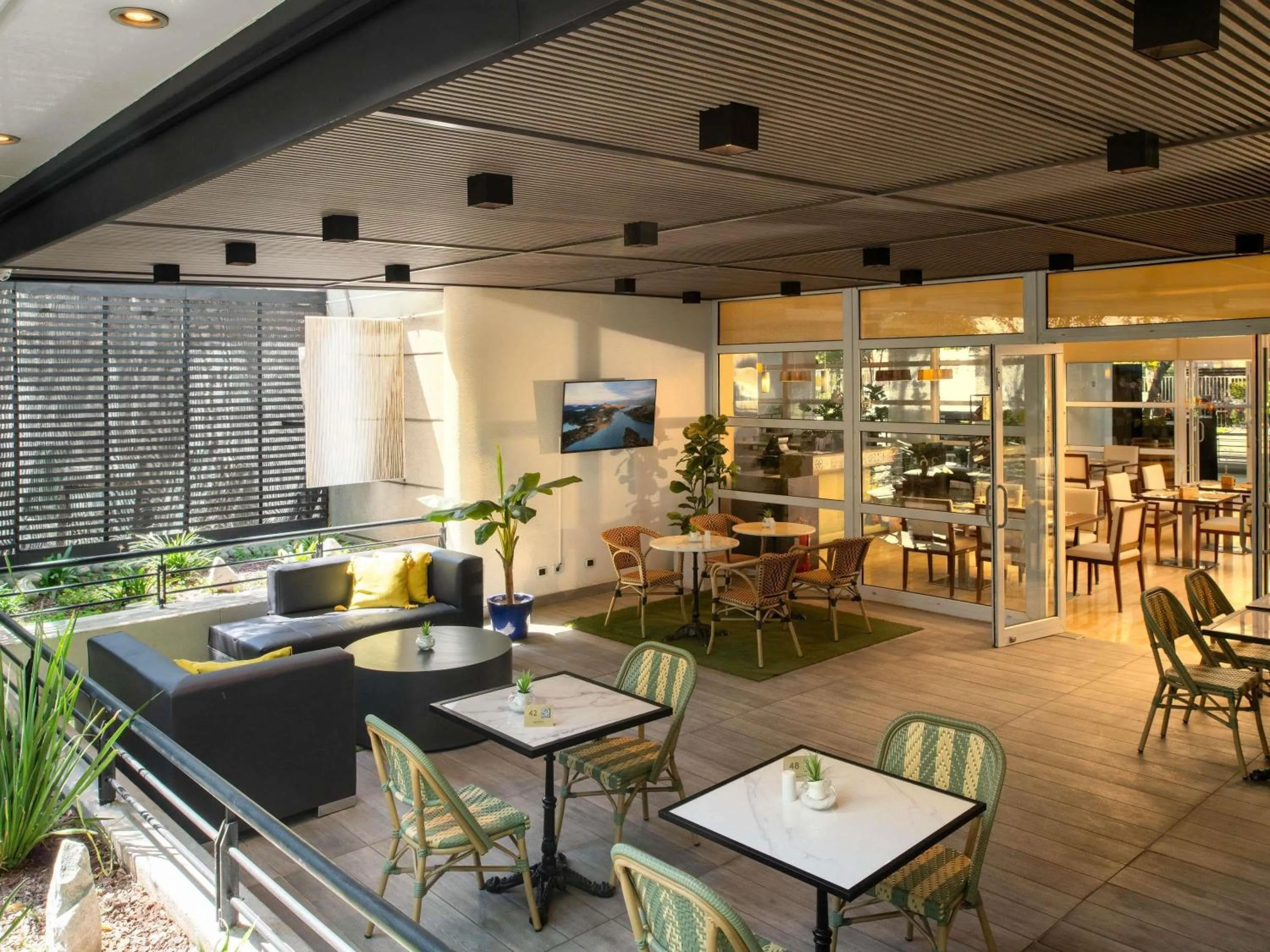 Restaurant/places to eat in Novotel Santiago Vitacura
