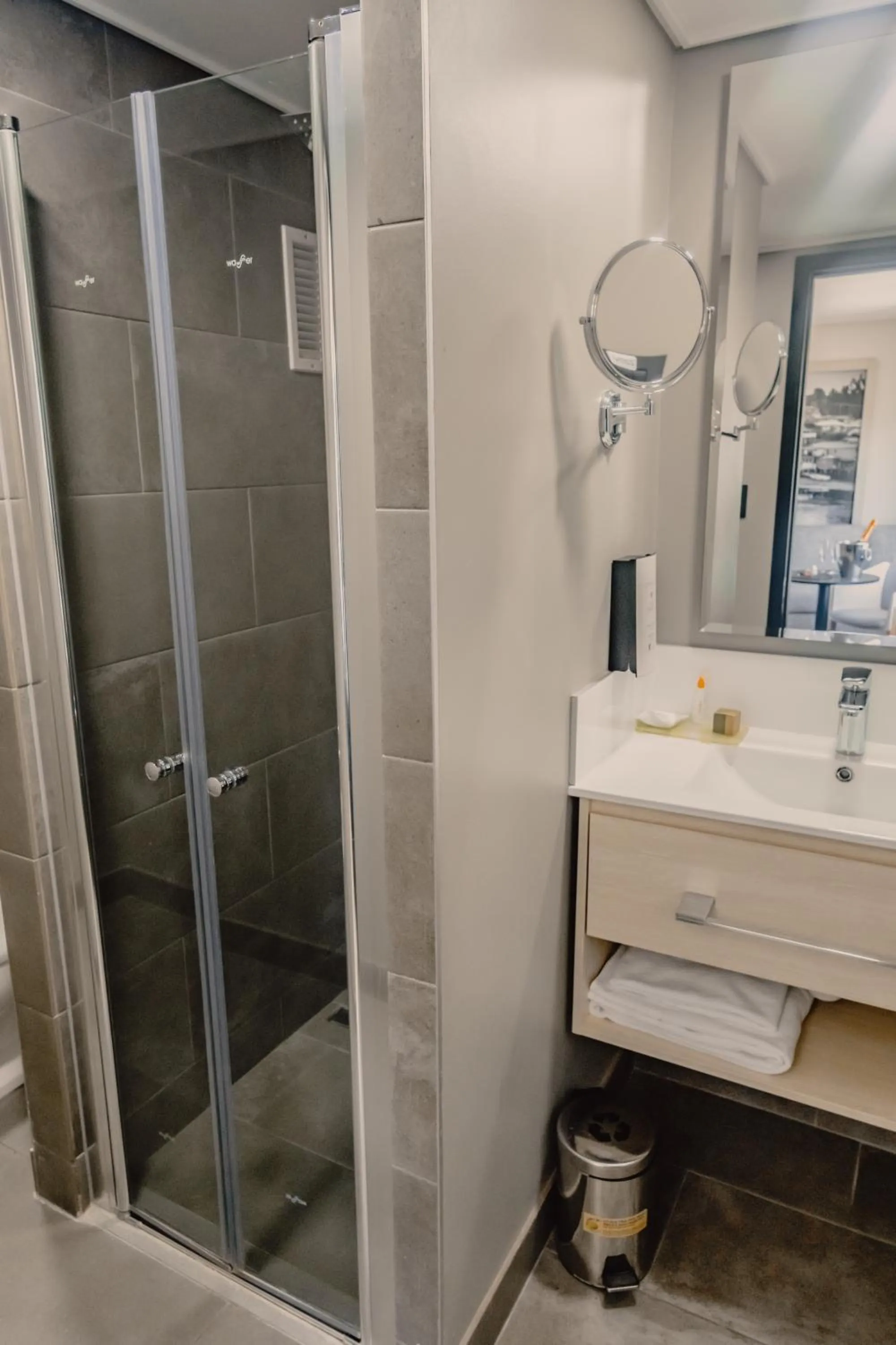 Shower in Novotel Santiago Vitacura