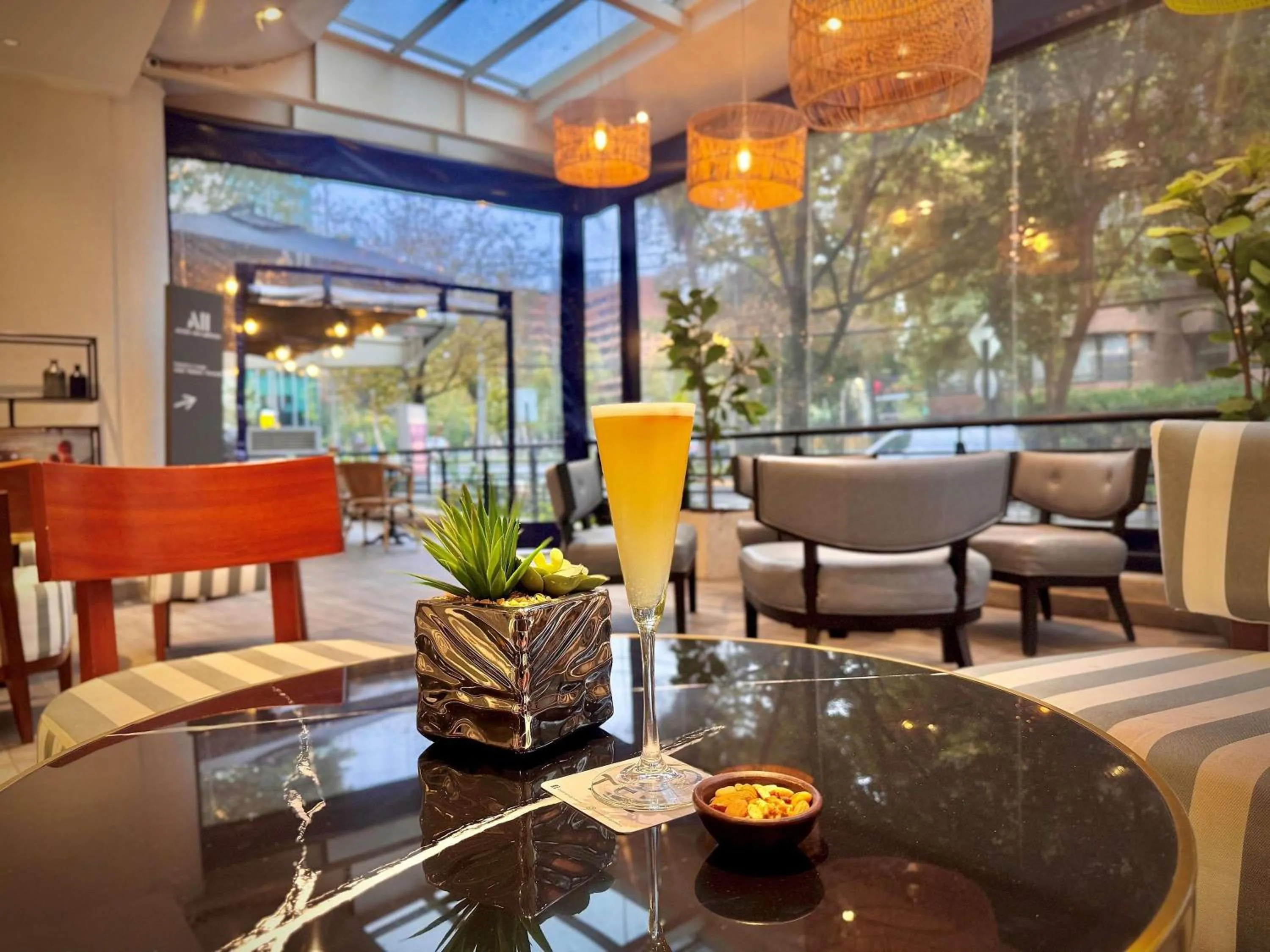 Lounge or bar in Novotel Santiago Vitacura