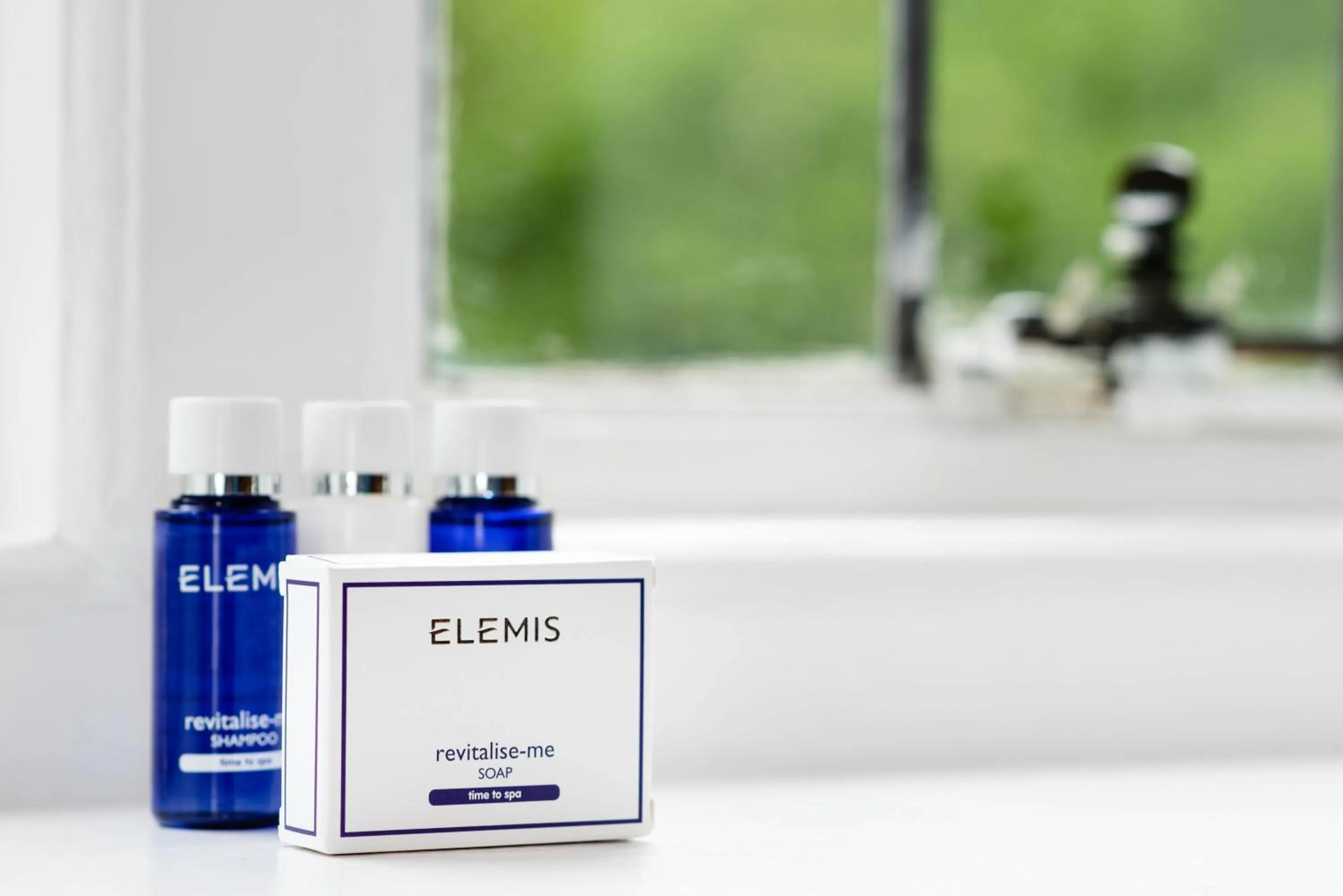 Bathroom in Southcrest Manor Hotel, Best Western Signature Collection