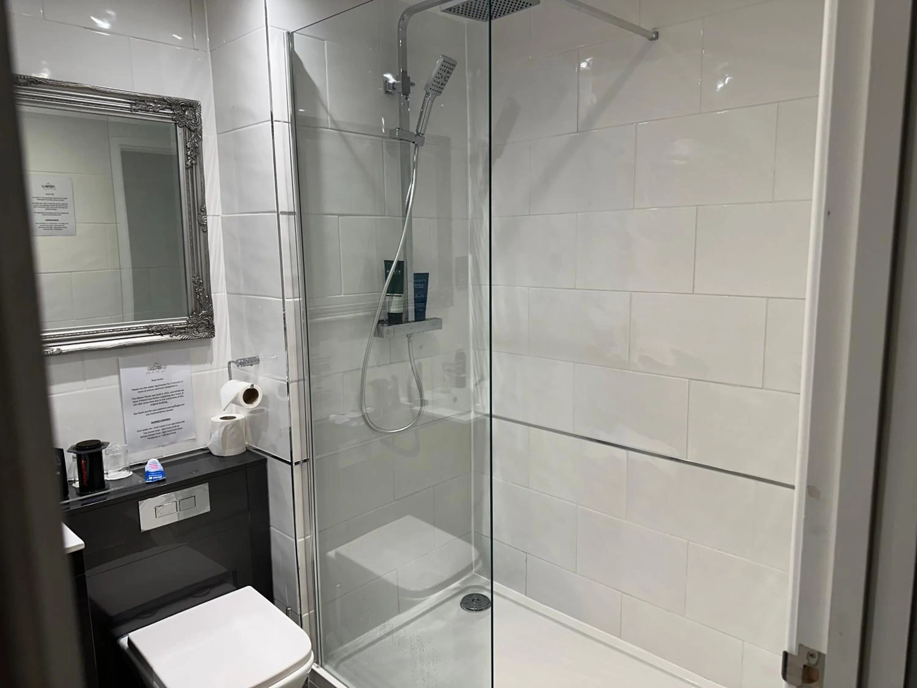 Shower in Southcrest Manor Hotel, Best Western Signature Collection