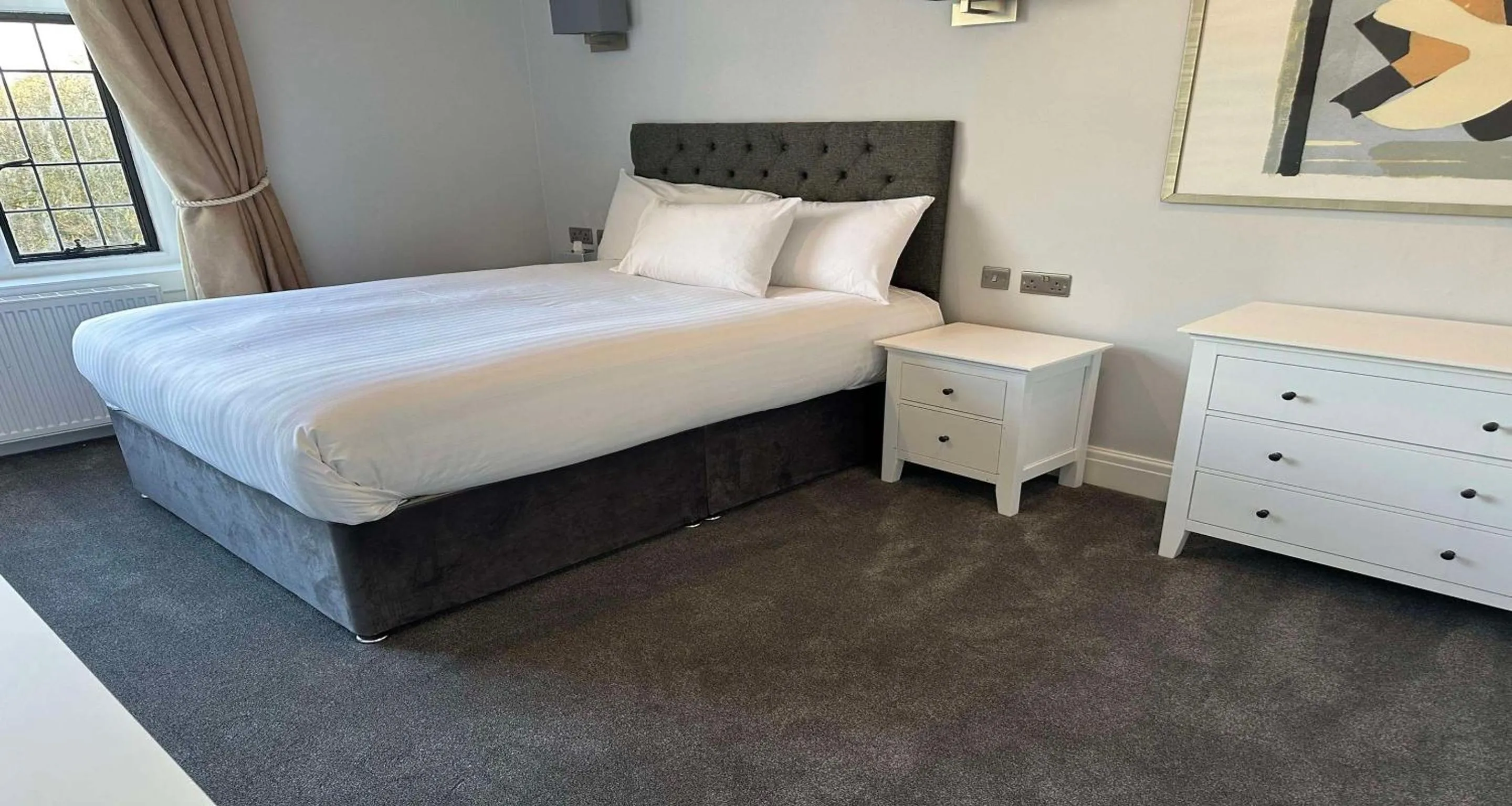 Bedroom, Bed in Southcrest Manor Hotel, Best Western Signature Collection