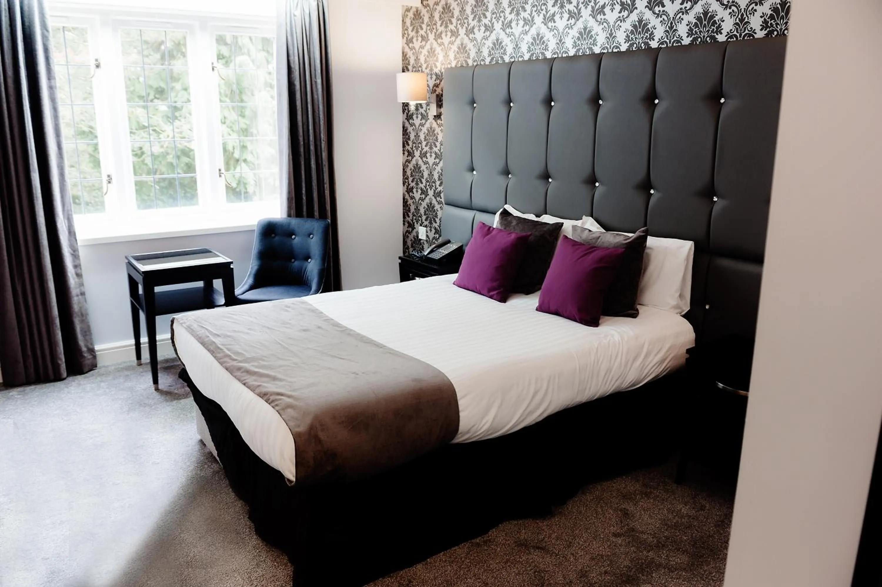 Bed in Southcrest Manor Hotel, Best Western Signature Collection